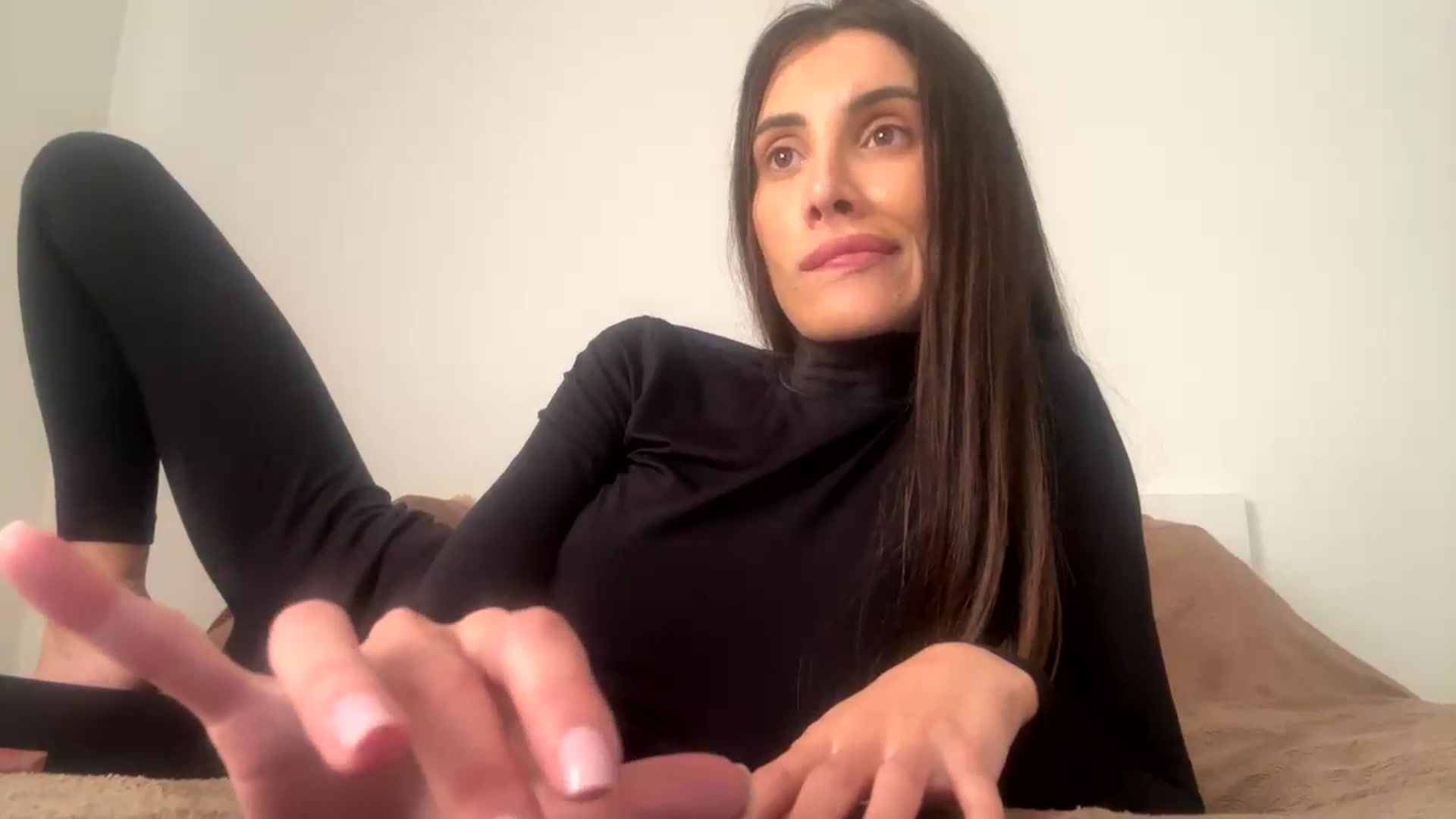 Gallery image thumbnail from Anne_Marieee's myfreecams stream on, 10/14/2024, 14:03 image 10 of 20