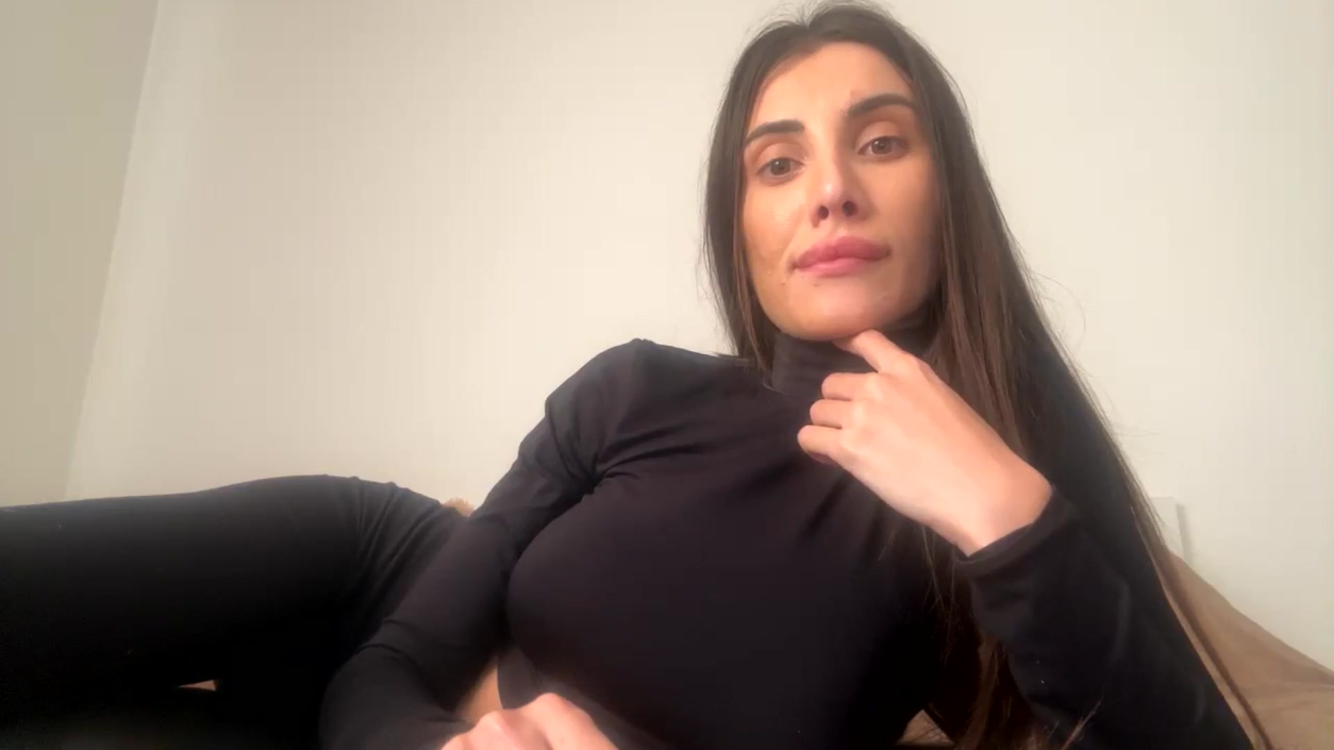 Gallery image thumbnail from Anne_Marieee's myfreecams stream on, 10/14/2024, 14:03 image 15 of 20