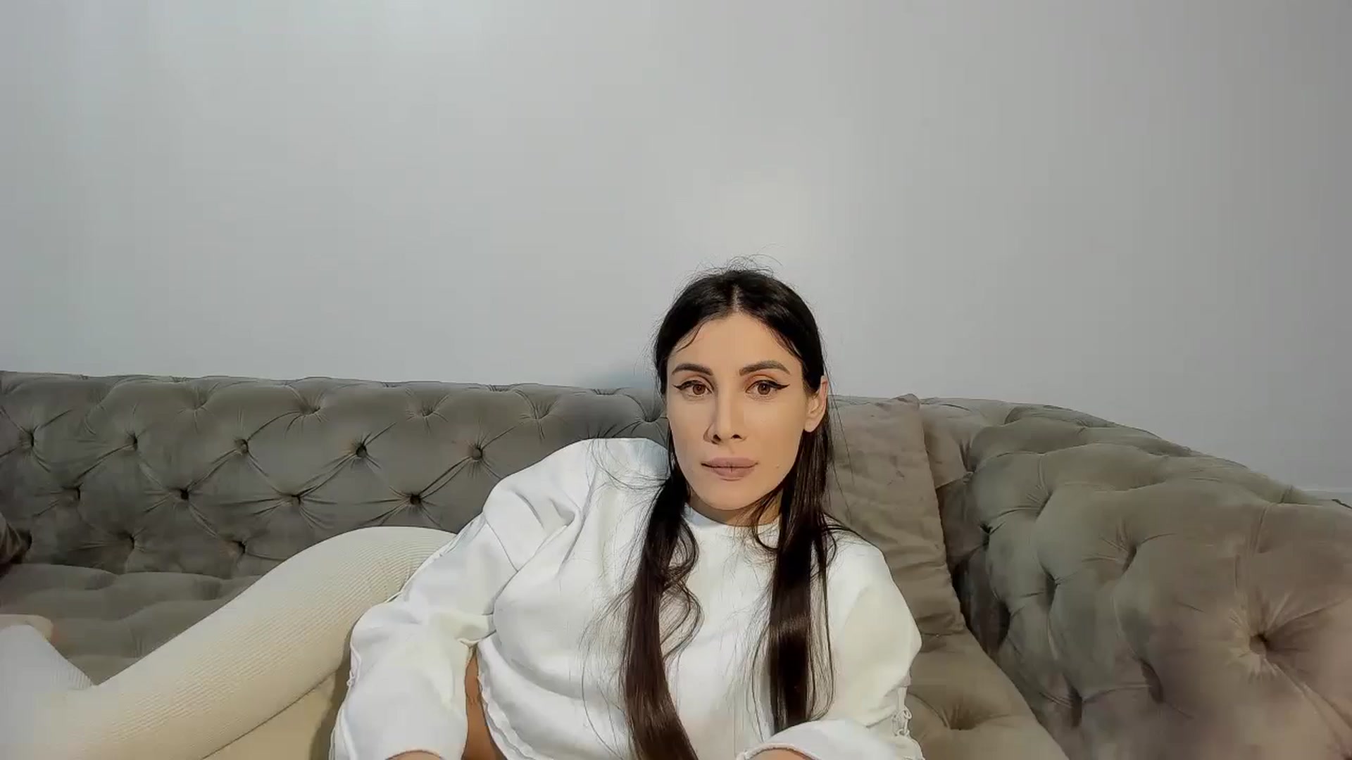 Gallery image thumbnail from Anne_Marieee's myfreecams stream on, 11/21/2024, 18:16 image 5 of 20