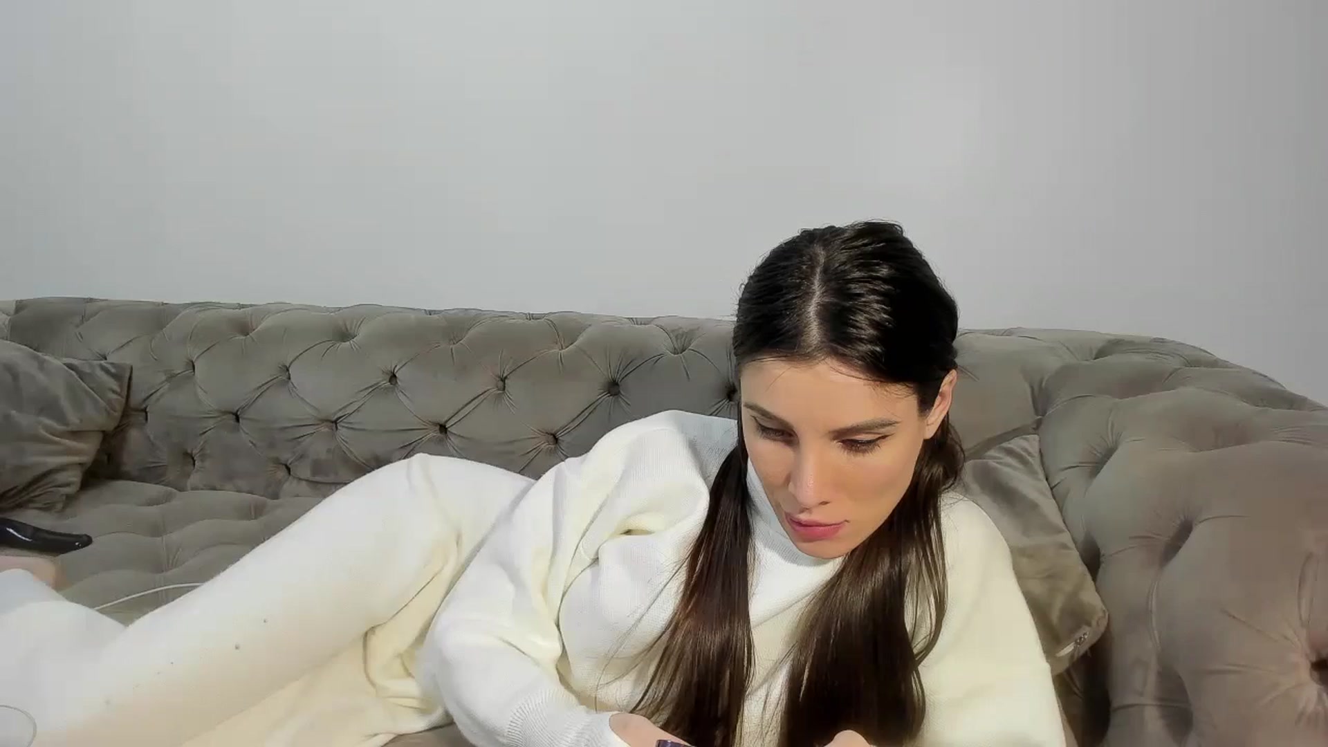 Gallery image thumbnail from Anne_Marieee's myfreecams stream on, 11/22/2024, 22:10 image 8 of 20