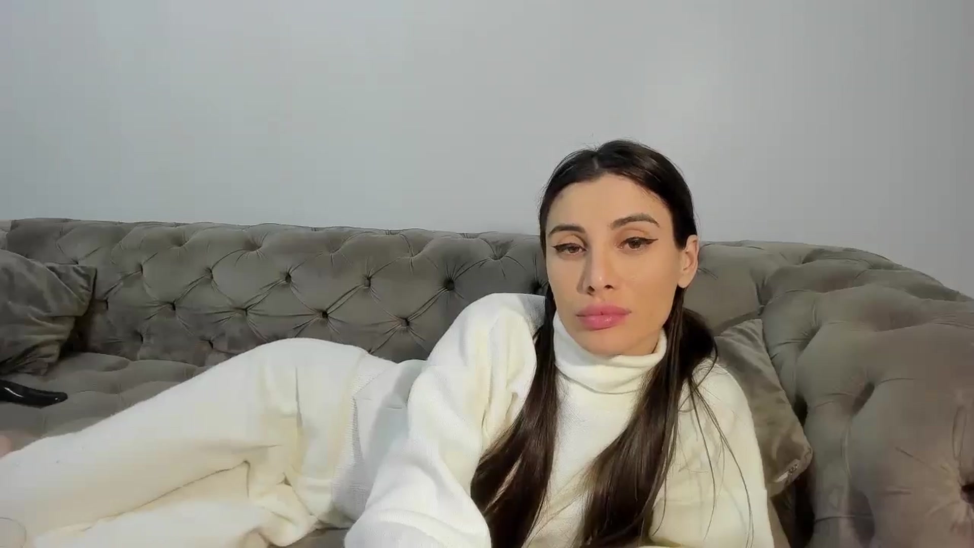 Gallery image thumbnail from Anne_Marieee's myfreecams stream on, 11/22/2024, 22:10 image 15 of 20