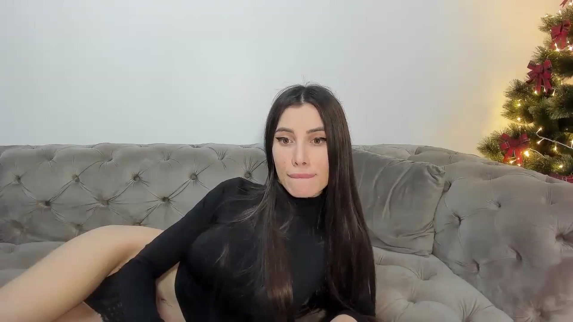 Gallery image thumbnail from Anne_Marieee's myfreecams stream on, 12/23/2024, 09:48 image 14 of 20