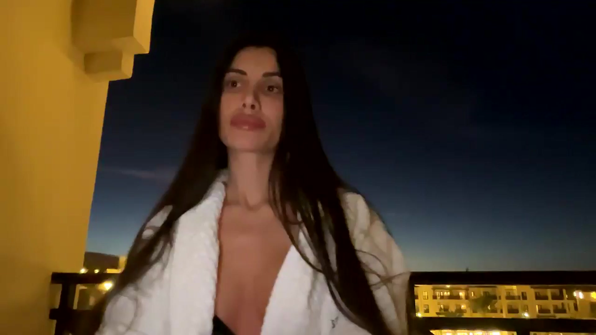 Gallery image thumbnail from Anne_Marieee's myfreecams stream on, 12/29/2024, 15:48 image 11 of 20