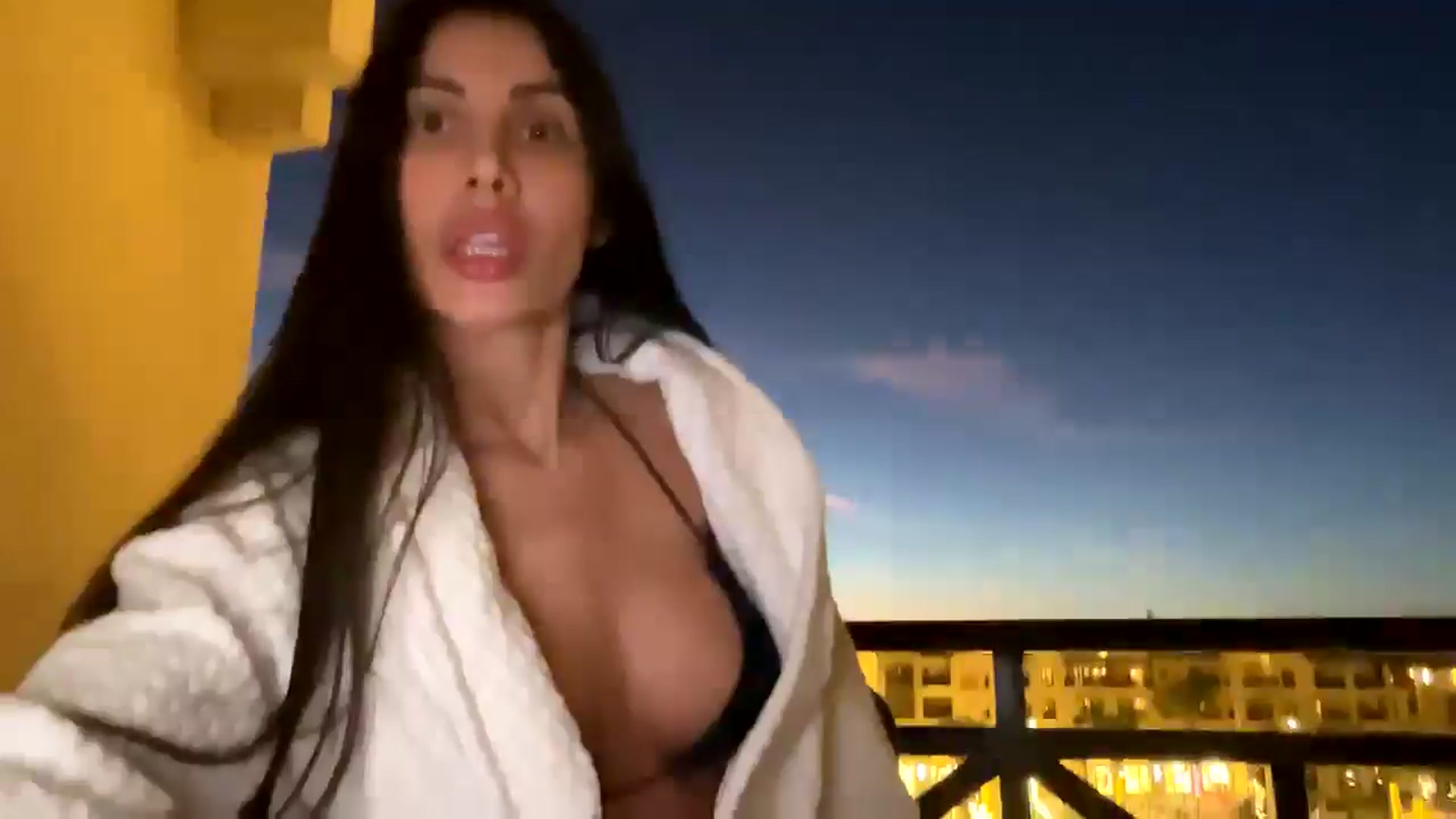 Gallery image thumbnail from Anne_Marieee's myfreecams stream on, 12/29/2024, 15:48 image 6 of 20