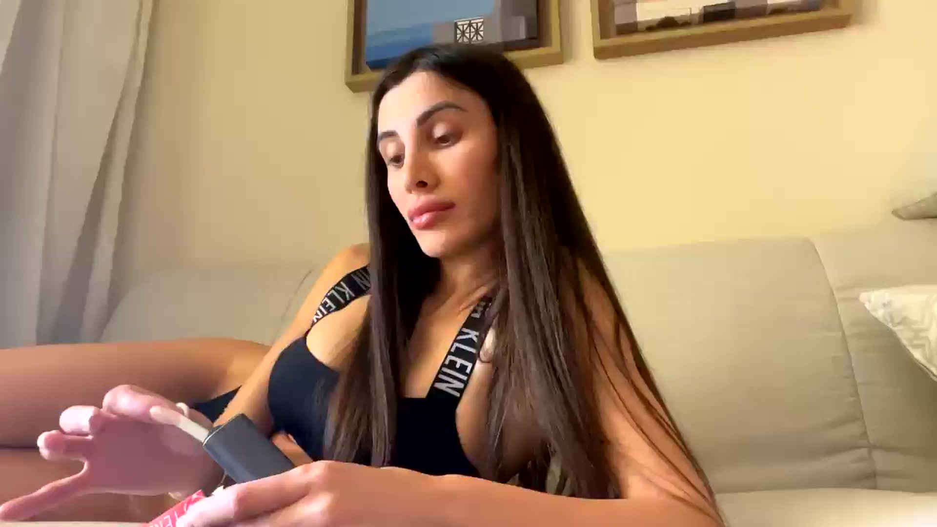 Gallery image thumbnail from Anne_Marieee's myfreecams stream on, 12/31/2024, 10:09 image 12 of 20