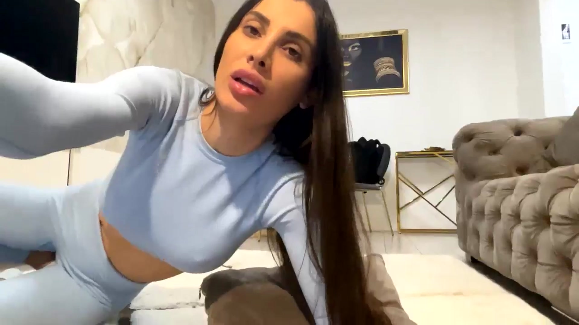 Gallery image thumbnail from Anne_Marieee's myfreecams stream on, 05/03/2025, 20:58 image 6 of 20