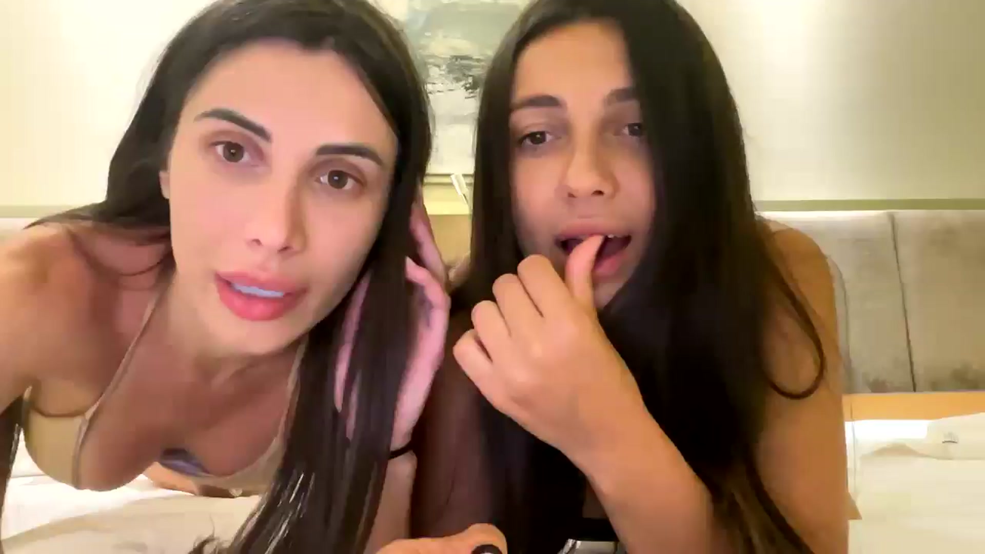 Gallery image thumbnail from Anne_Marieee's myfreecams stream on, 05/14/2025, 18:28 image 2 of 20