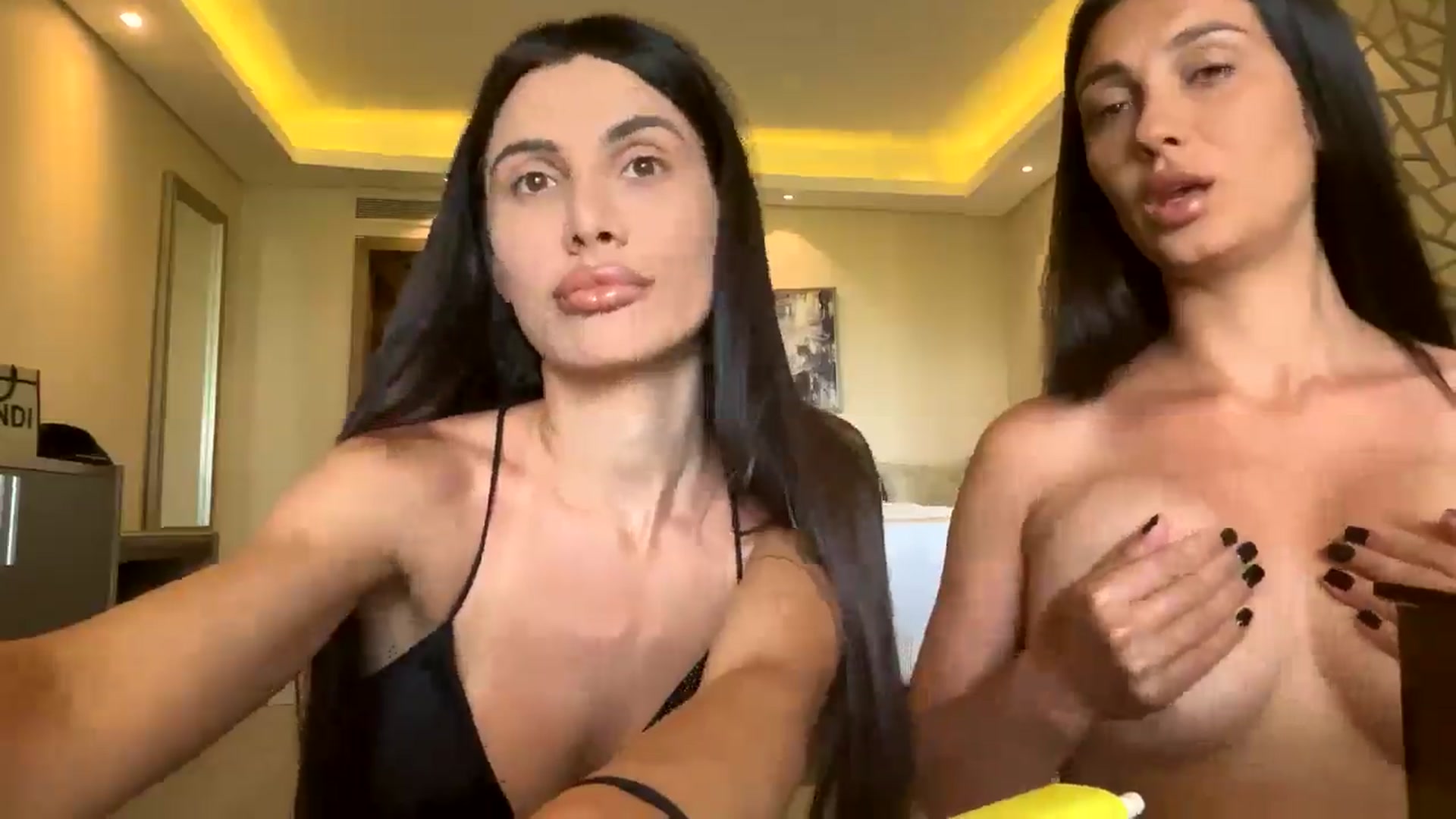 Gallery image thumbnail from Anne_Marieee's myfreecams stream on, 05/17/2025, 14:35 image 3 of 20