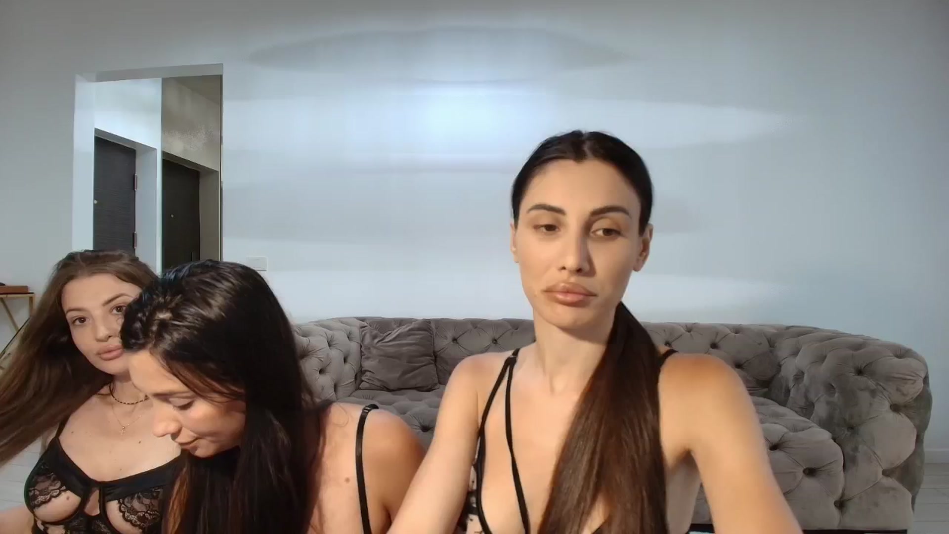 Gallery image thumbnail from Anne_Marieee's myfreecams stream on, 05/20/2025, 12:22 image 1 of 20