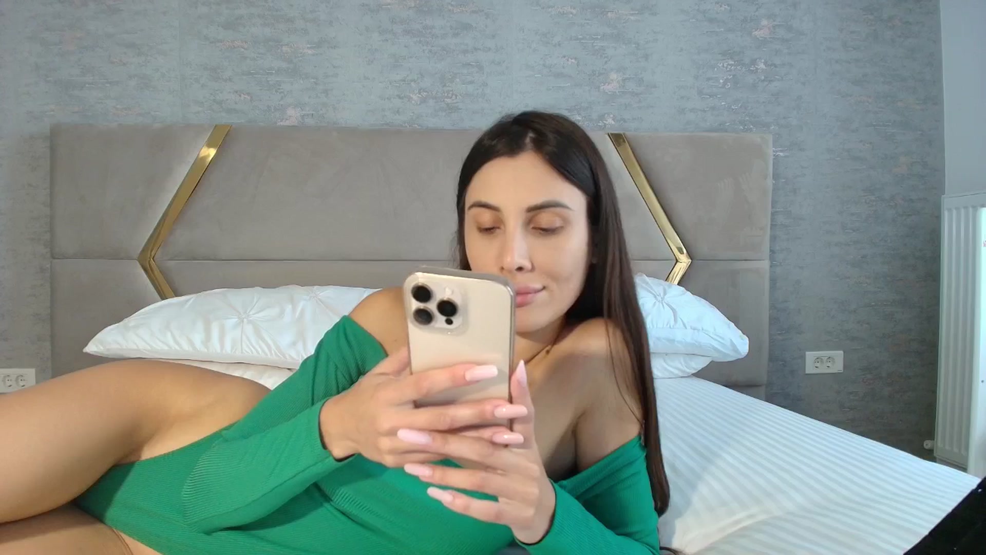 Gallery image thumbnail from Anne_Marieee's myfreecams stream on, 07/25/2025, 09:33 image 16 of 20