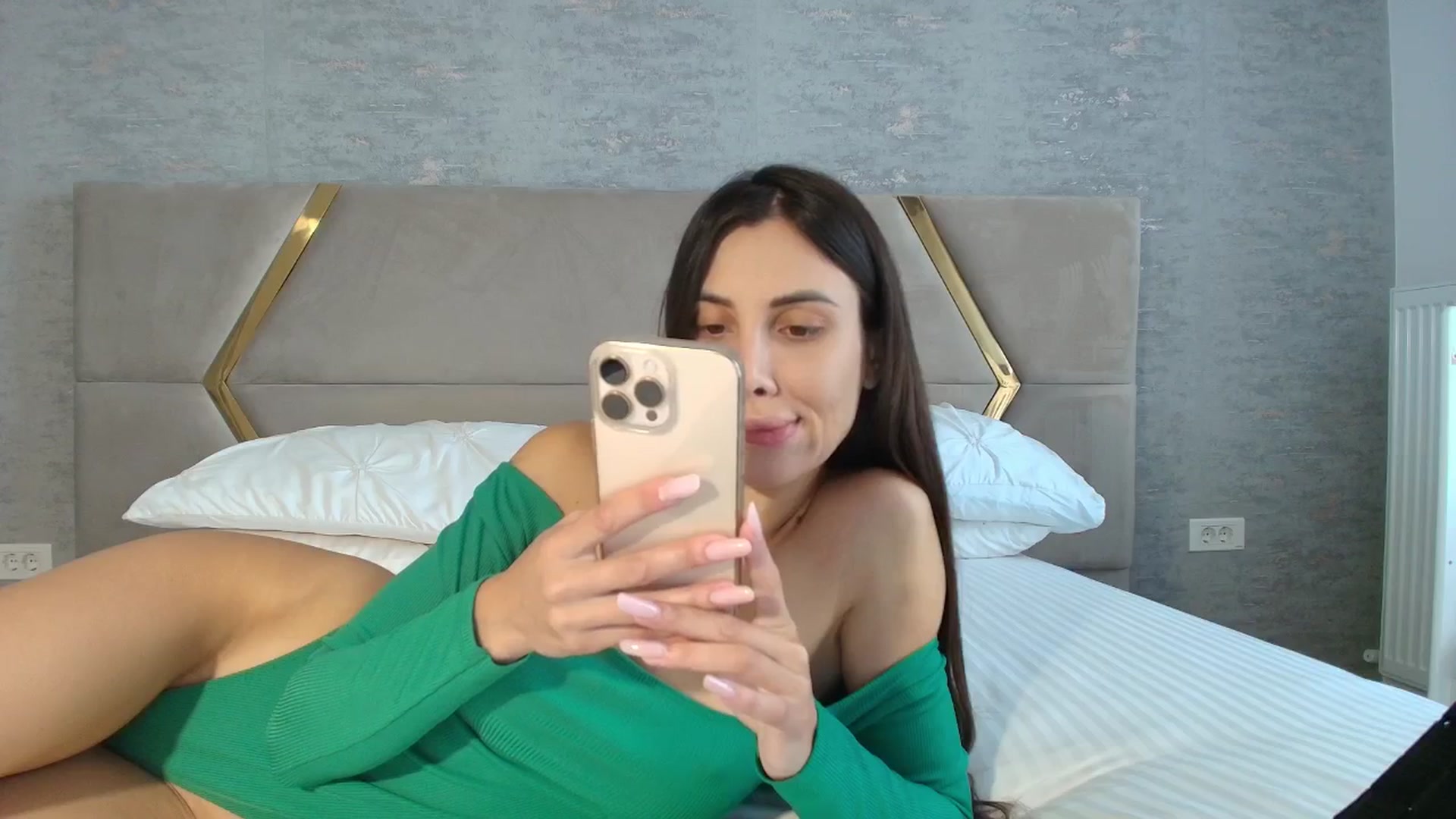 Gallery image thumbnail from Anne_Marieee's myfreecams stream on, 07/25/2025, 09:33 image 8 of 20