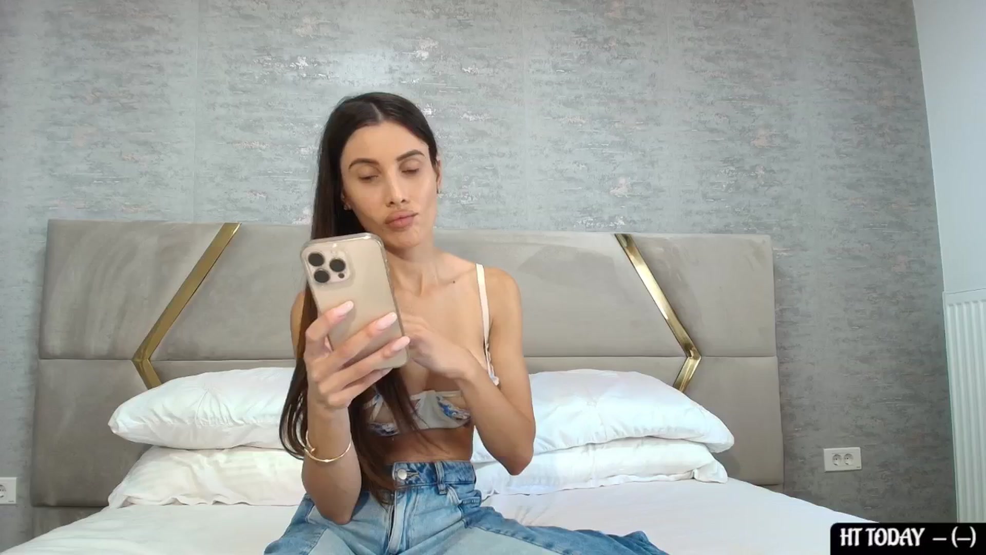 Gallery image thumbnail from Anne_Marieee's myfreecams stream on, 08/13/2025, 11:13 image 17 of 20