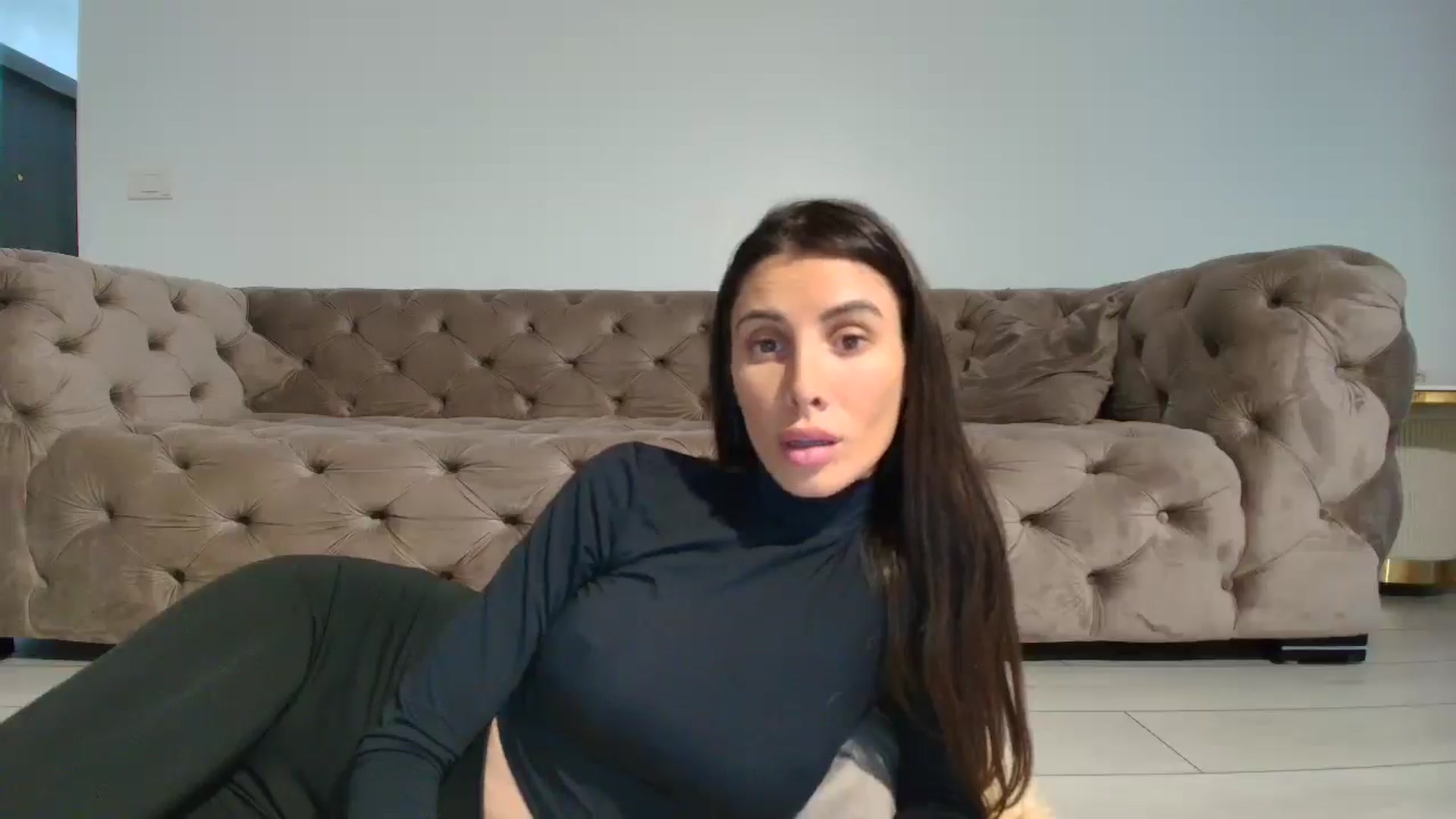 Gallery image thumbnail from Anne_Marieee's myfreecams stream on, 10/04/2025, 12:14 image 2 of 20