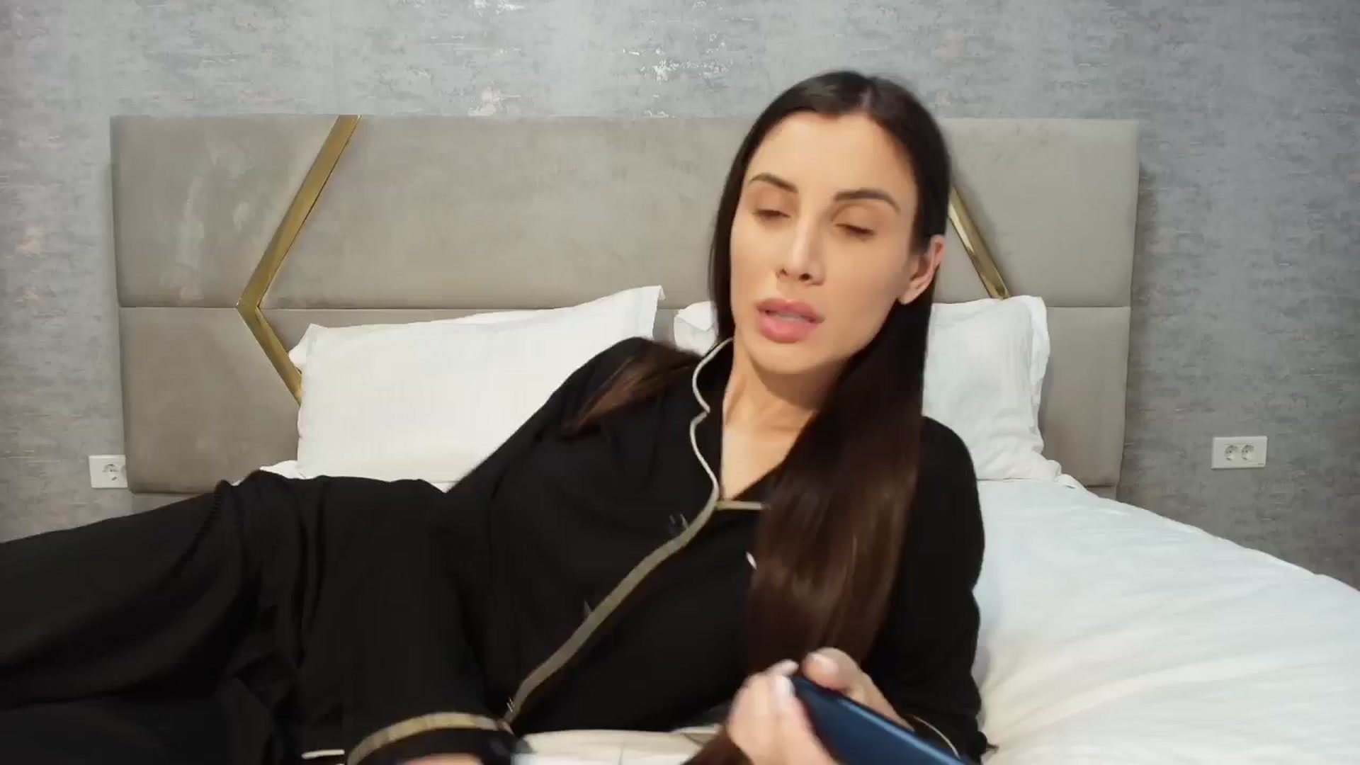 Gallery image thumbnail from Anne_Marieee's myfreecams stream on, 11/27/2025, 11:28 image 12 of 20