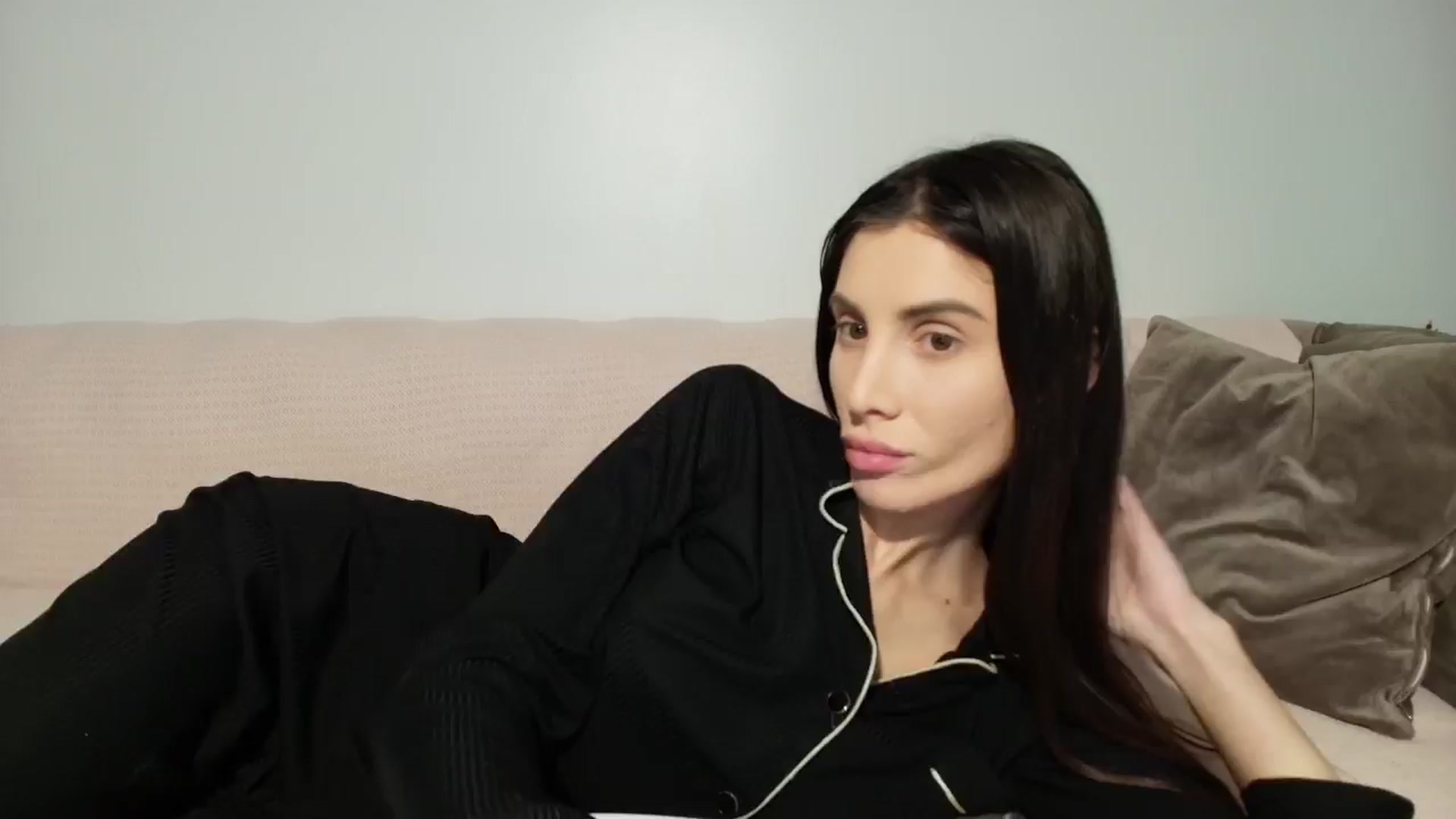 Gallery image thumbnail from Anne_Marieee's myfreecams stream on, 12/31/2025, 14:24 image 8 of 20