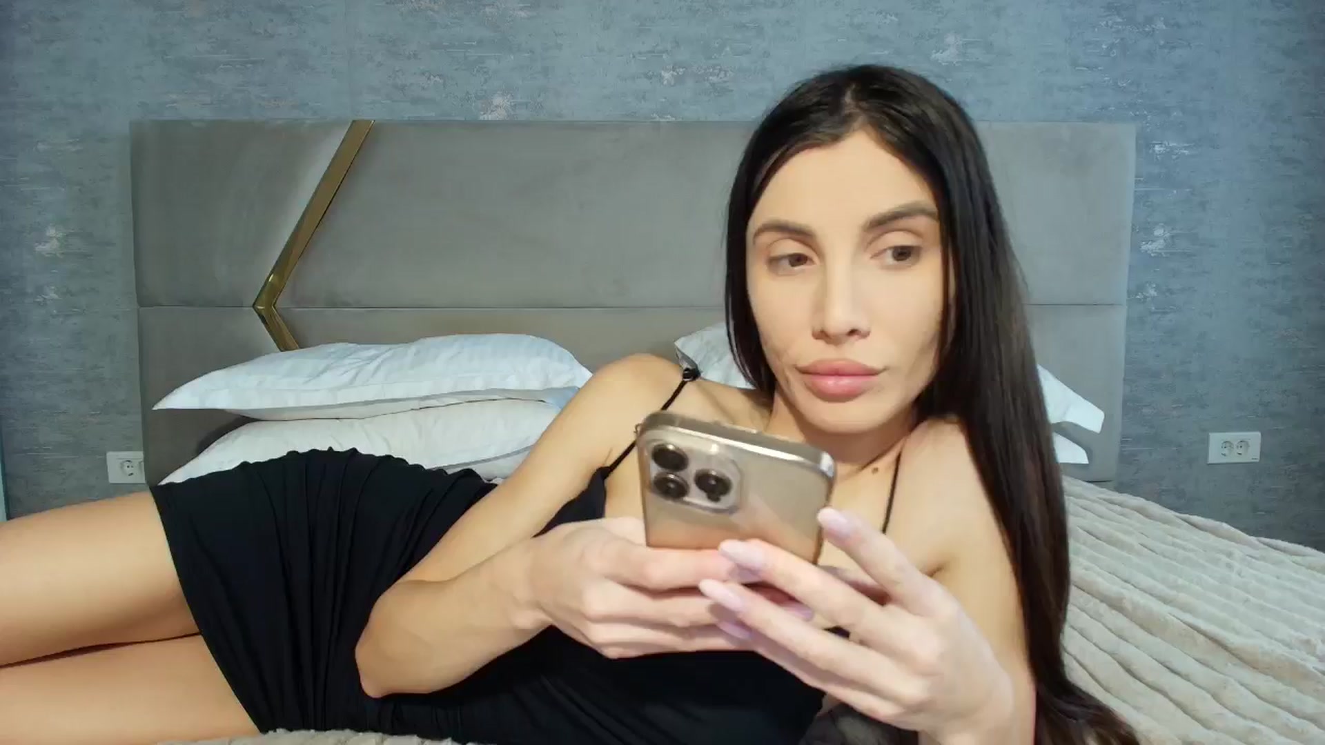 Gallery image thumbnail from Anne_Marieee's myfreecams stream on, 01/06/2026, 12:07 image 16 of 20