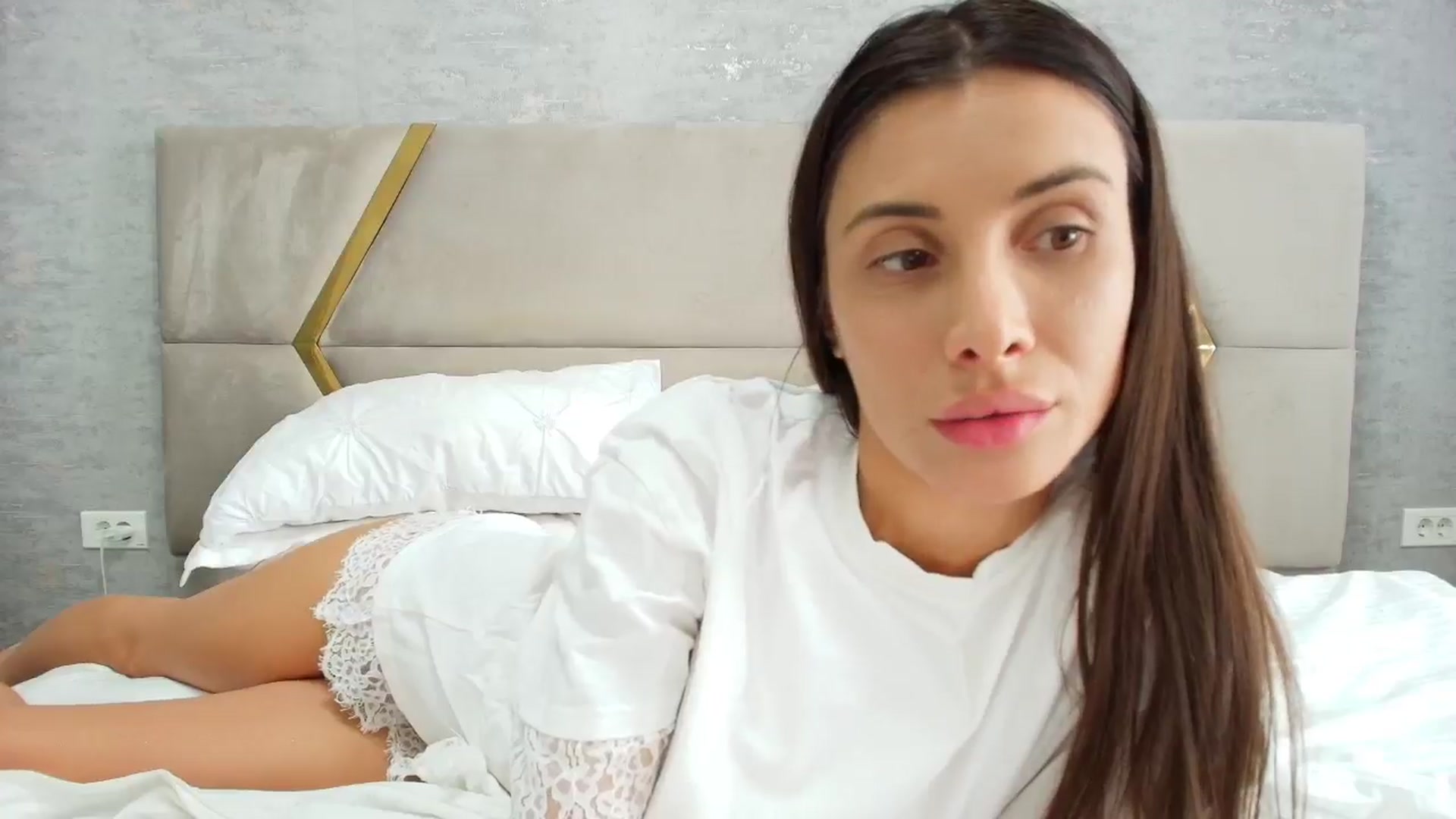 Gallery image thumbnail from Anne_Marieee's myfreecams stream on, 04/29/2026, 12:27 image 15 of 20