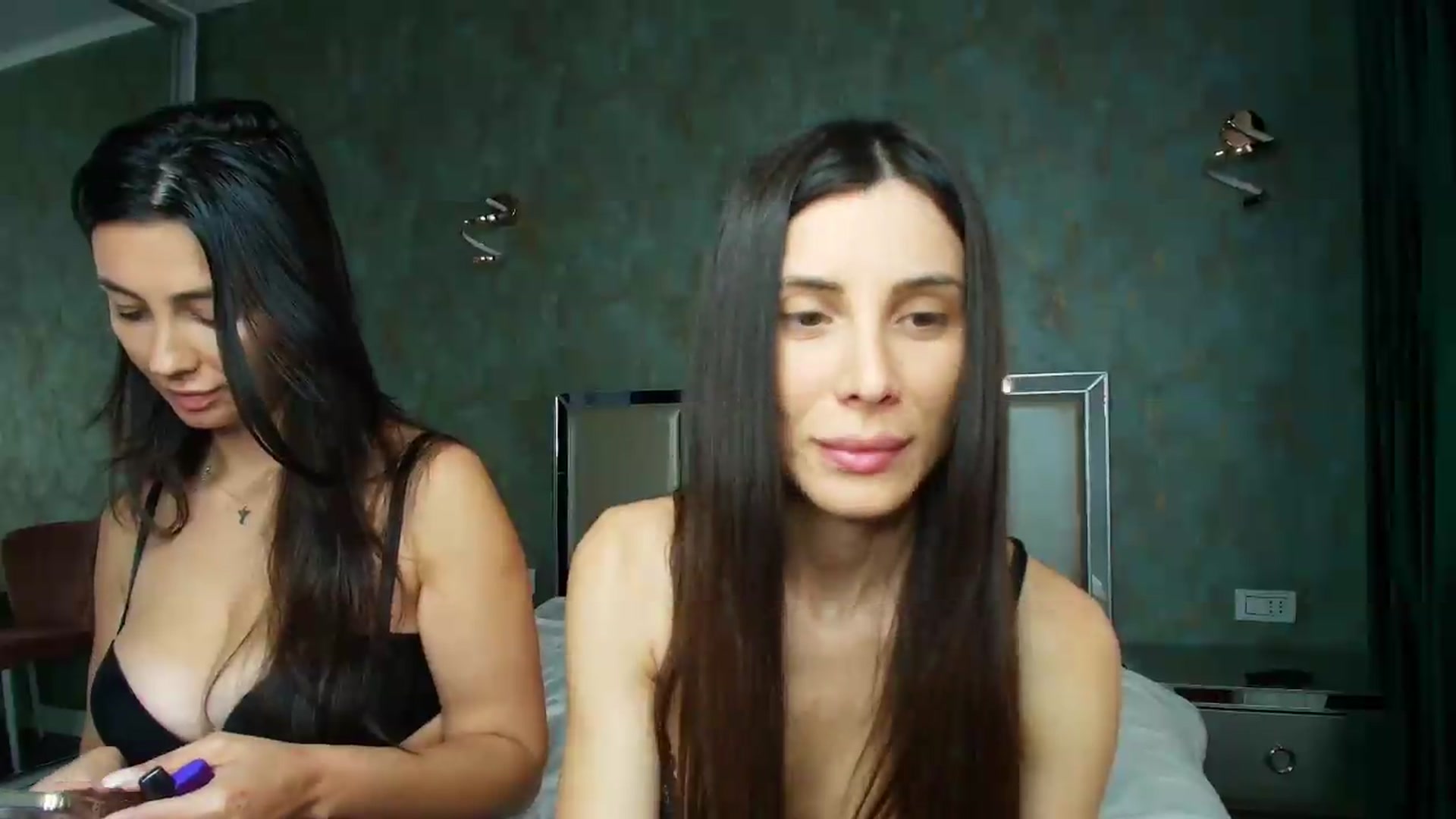 Gallery image thumbnail from Anne_Marieee's myfreecams stream on, 05/11/2026, 12:20 image 17 of 20