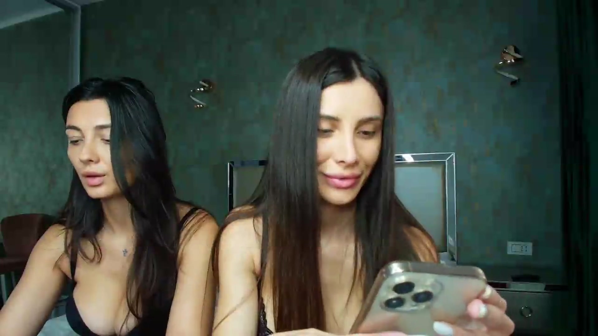 Gallery image thumbnail from Anne_Marieee's myfreecams stream on, 05/11/2026, 12:20 image 18 of 20