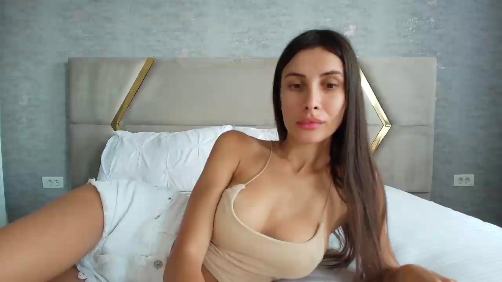 Gallery image thumbnail from Anne_Marieee's myfreecams stream on, 06/16/2026, 07:47 image 4 of 20