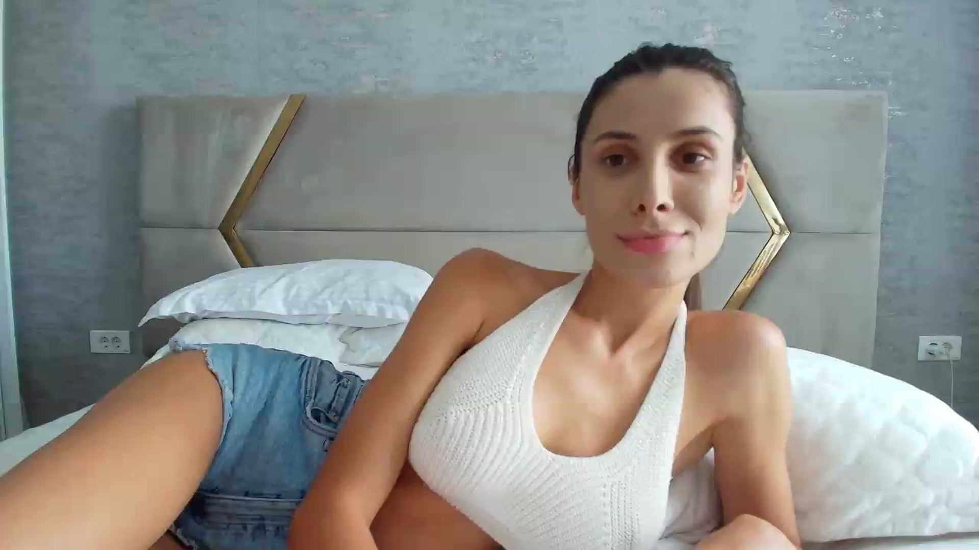 Gallery image thumbnail from Anne_Marieee's myfreecams stream on, 07/07/2026, 11:50 image 7 of 20