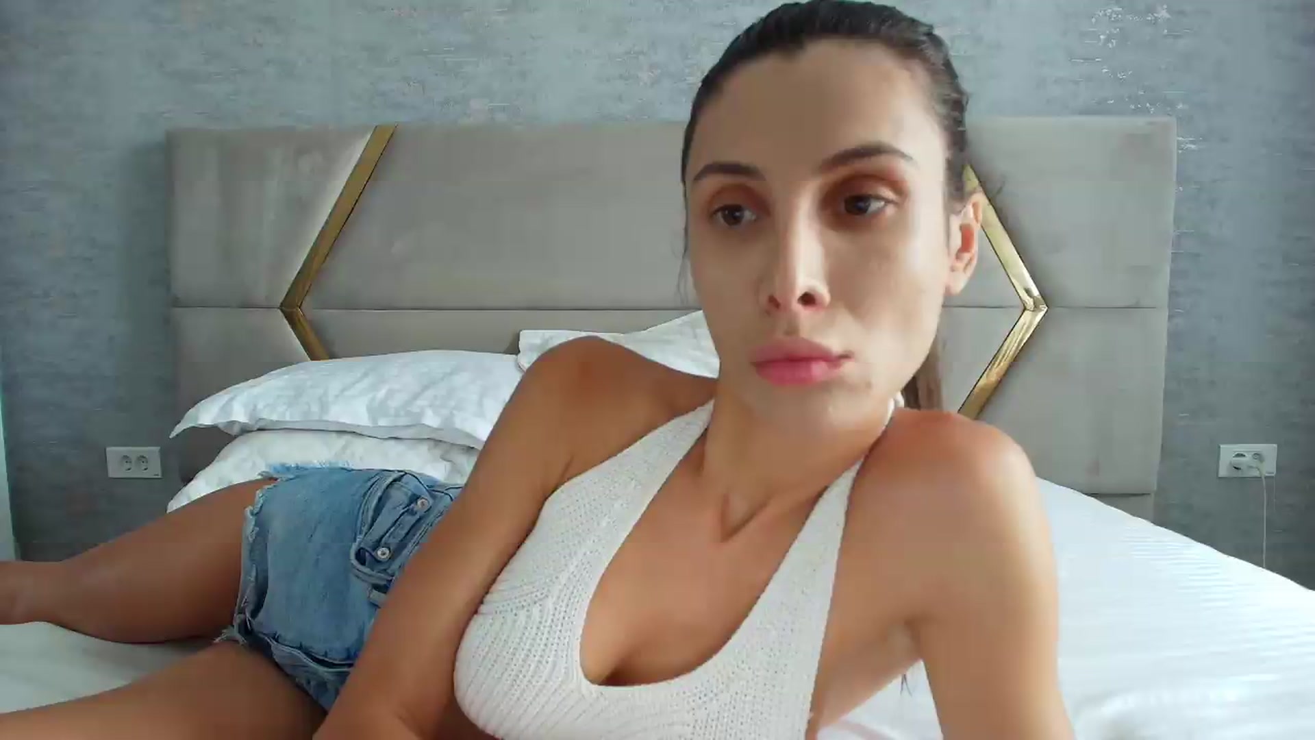 Gallery image thumbnail from Anne_Marieee's myfreecams stream on, 07/07/2026, 11:50 image 15 of 20