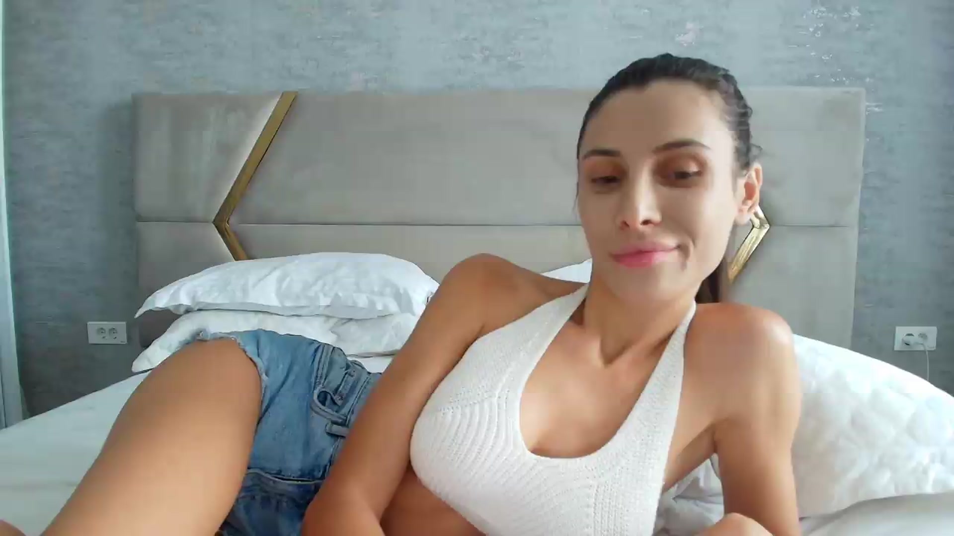 Gallery image thumbnail from Anne_Marieee's myfreecams stream on, 07/07/2026, 11:50 image 10 of 20