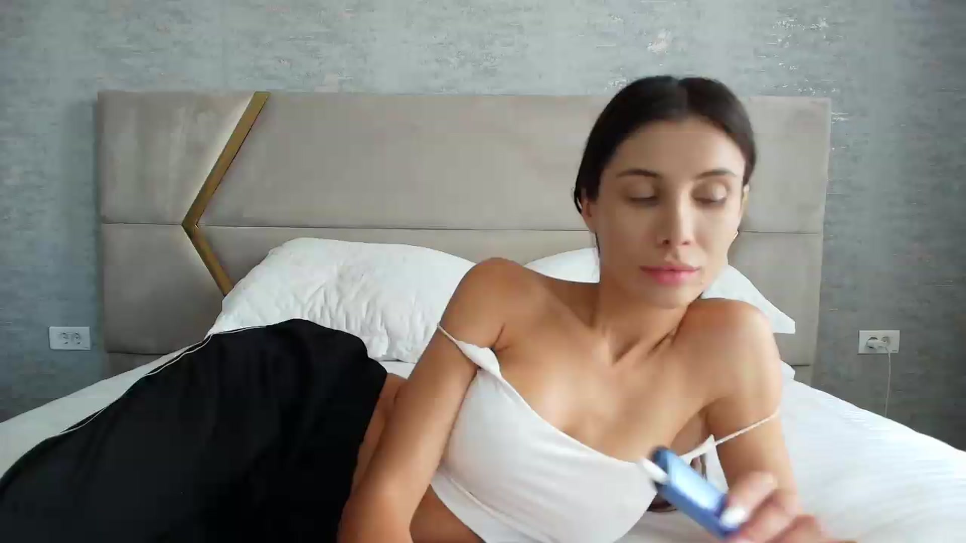 Gallery image thumbnail from Anne_Marieee's myfreecams stream on, 07/09/2026, 10:48 image 9 of 20