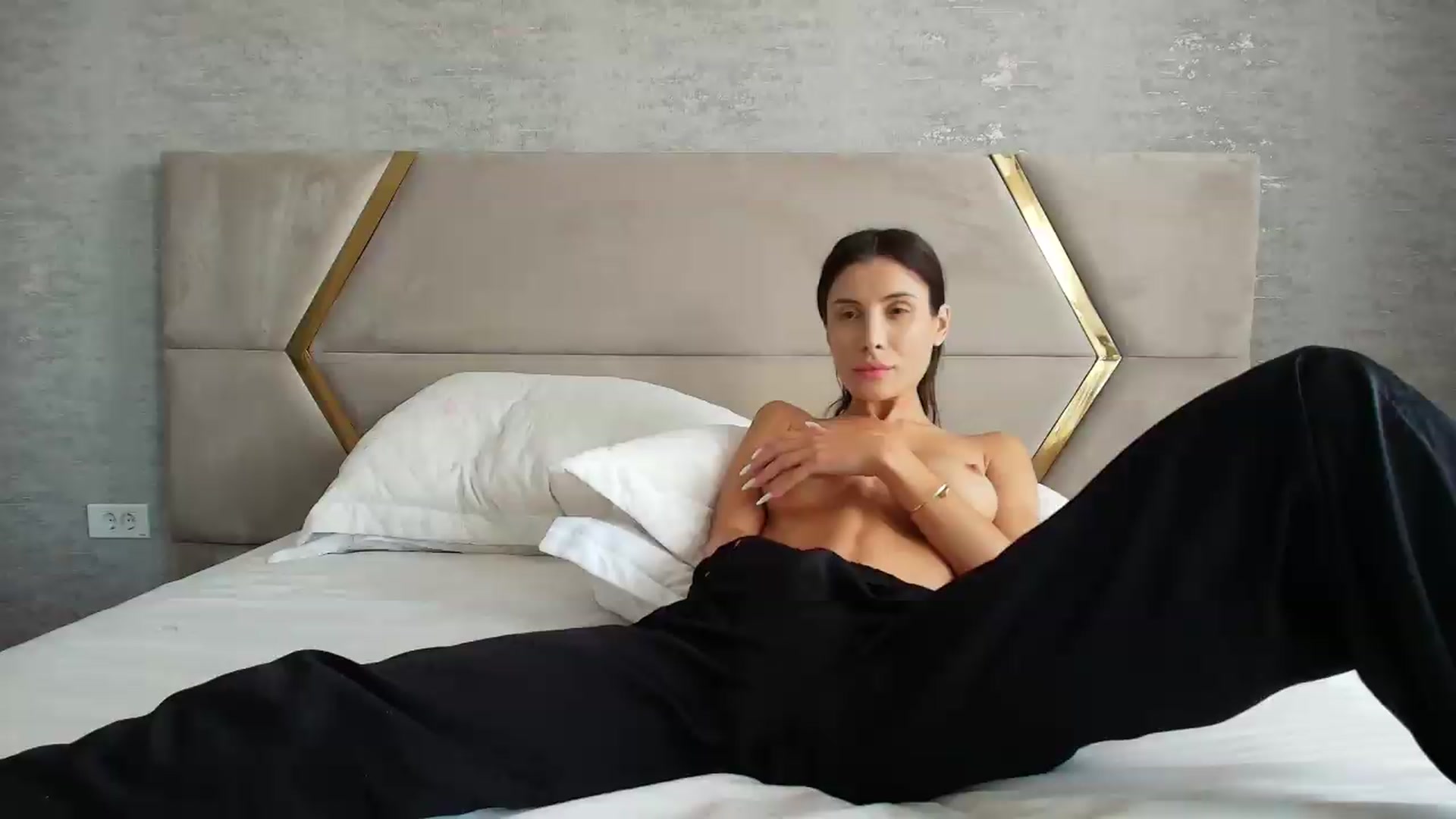Gallery image thumbnail from Anne_Marieee's myfreecams stream on, 07/09/2026, 10:48 image 12 of 20