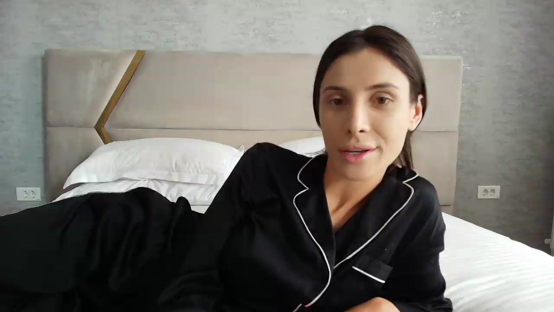 Gallery image thumbnail from Anne_Marieee's myfreecams stream on, 07/16/2026, 10:46 image 1 of 20