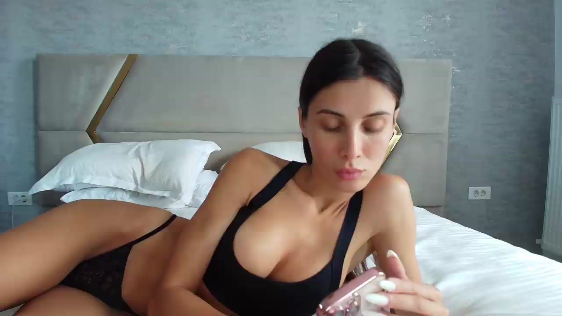 Gallery image thumbnail from Anne_Marieee's myfreecams stream on, 07/23/2026, 11:18 image 19 of 20