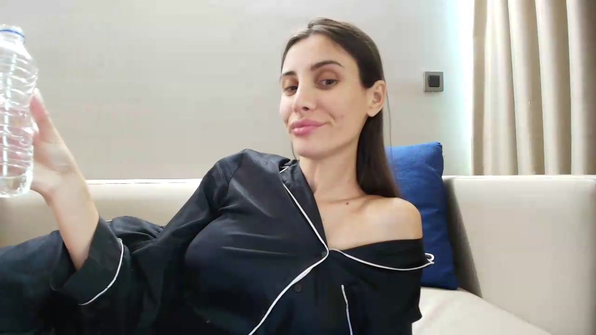 Gallery image thumbnail from Anne_Marieee's myfreecams stream on, 08/18/2026, 11:43 image 3 of 20
