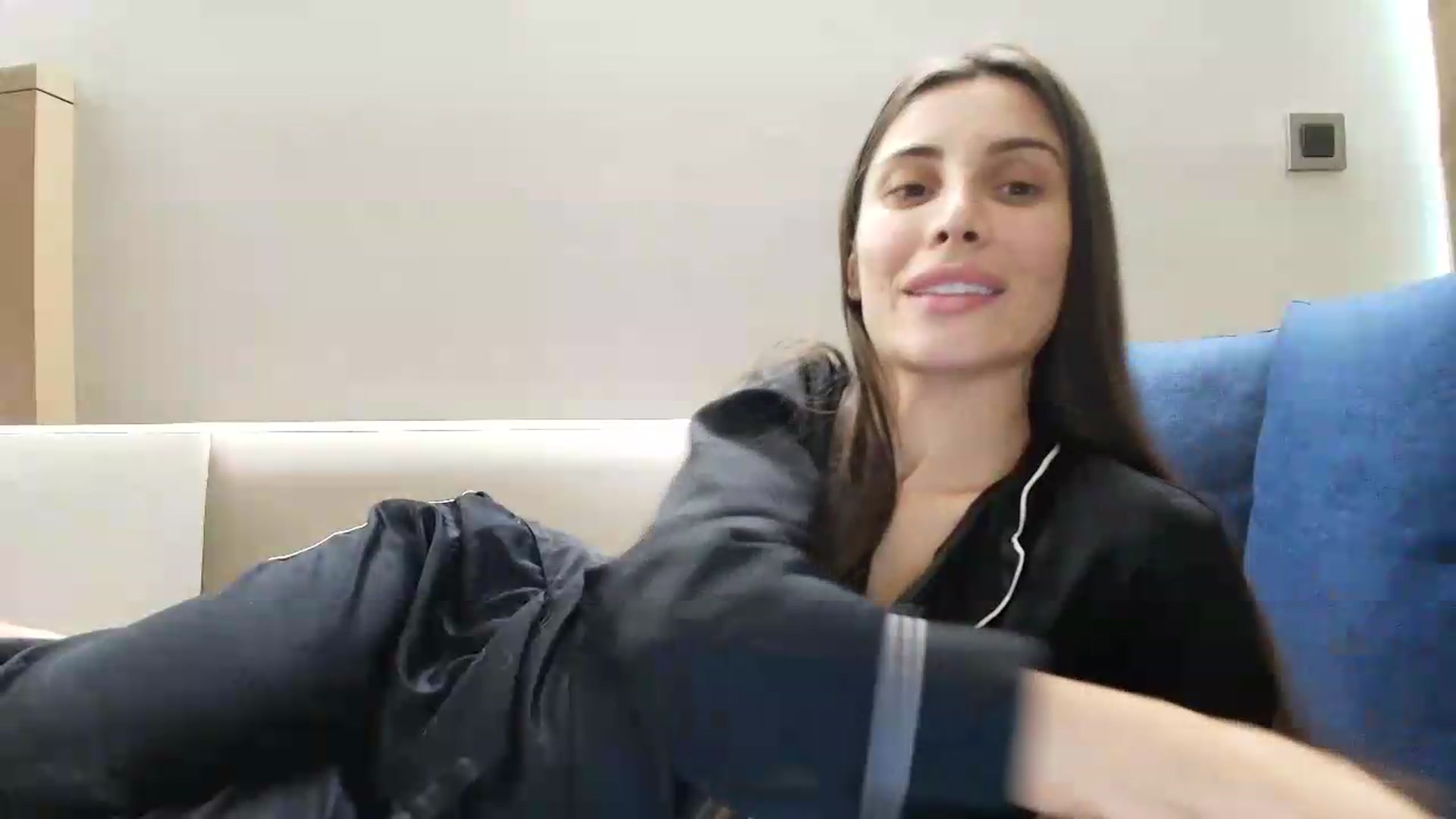 Gallery image thumbnail from Anne_Marieee's myfreecams stream on, 08/18/2026, 11:43 image 9 of 20