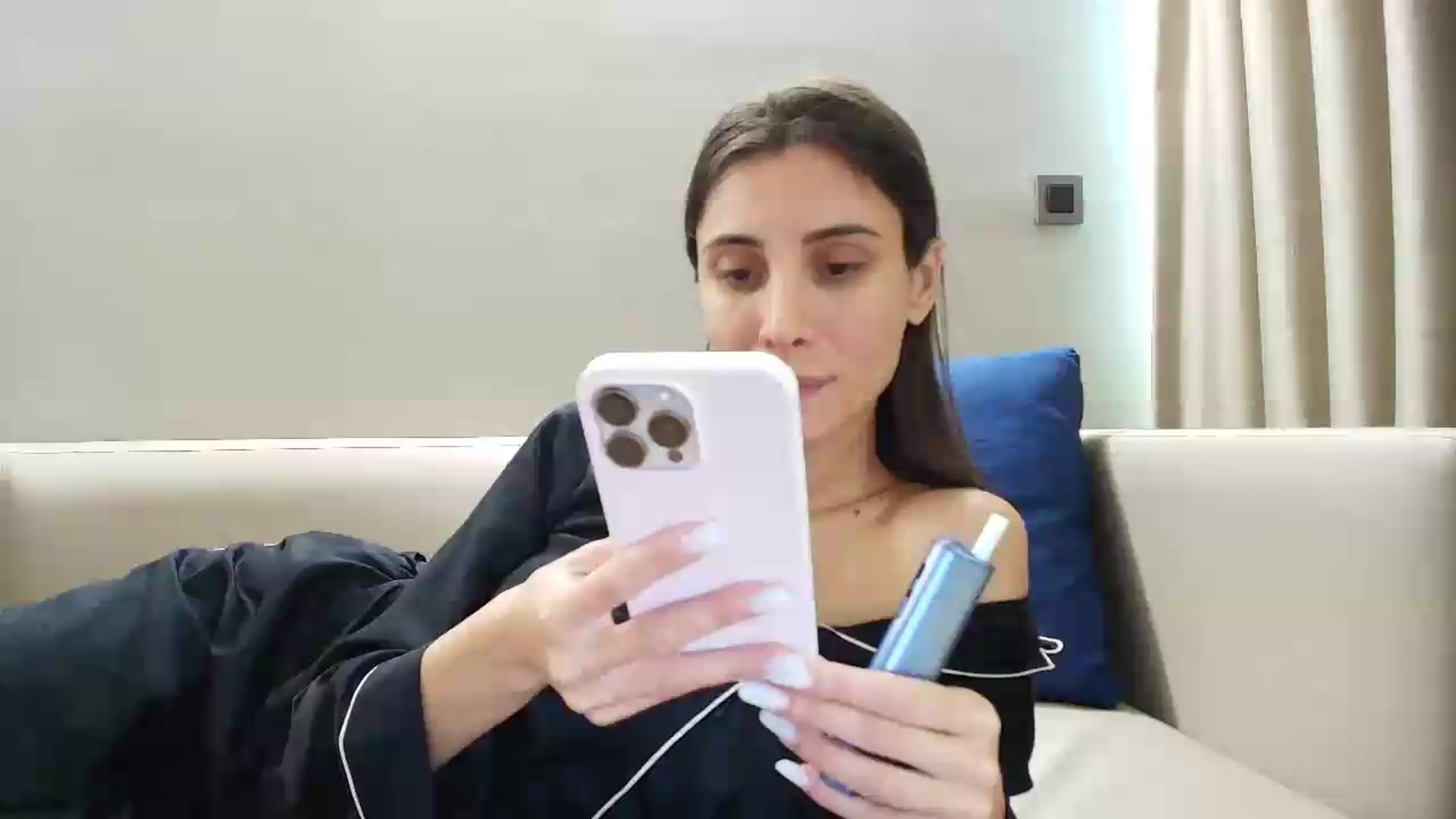 Gallery image thumbnail from Anne_Marieee's myfreecams stream on, 08/18/2026, 11:43 image 5 of 20