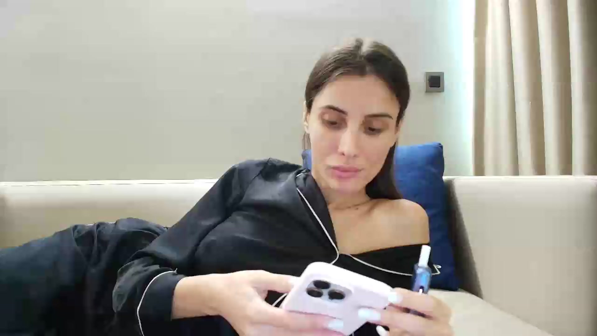 Gallery image thumbnail from Anne_Marieee's myfreecams stream on, 08/18/2026, 11:43 image 4 of 20