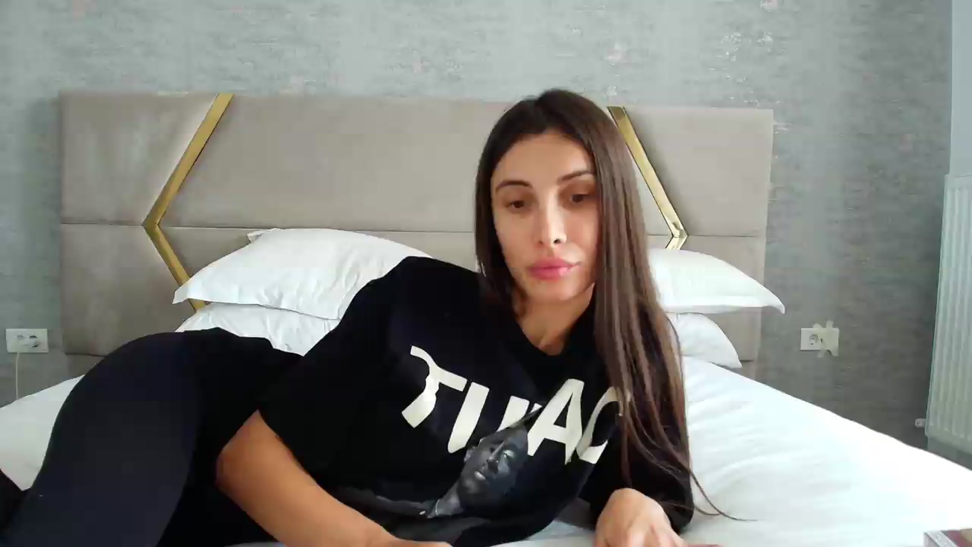 Gallery image thumbnail from Anne_Marieee's myfreecams stream on, 08/28/2026, 11:16 image 2 of 20