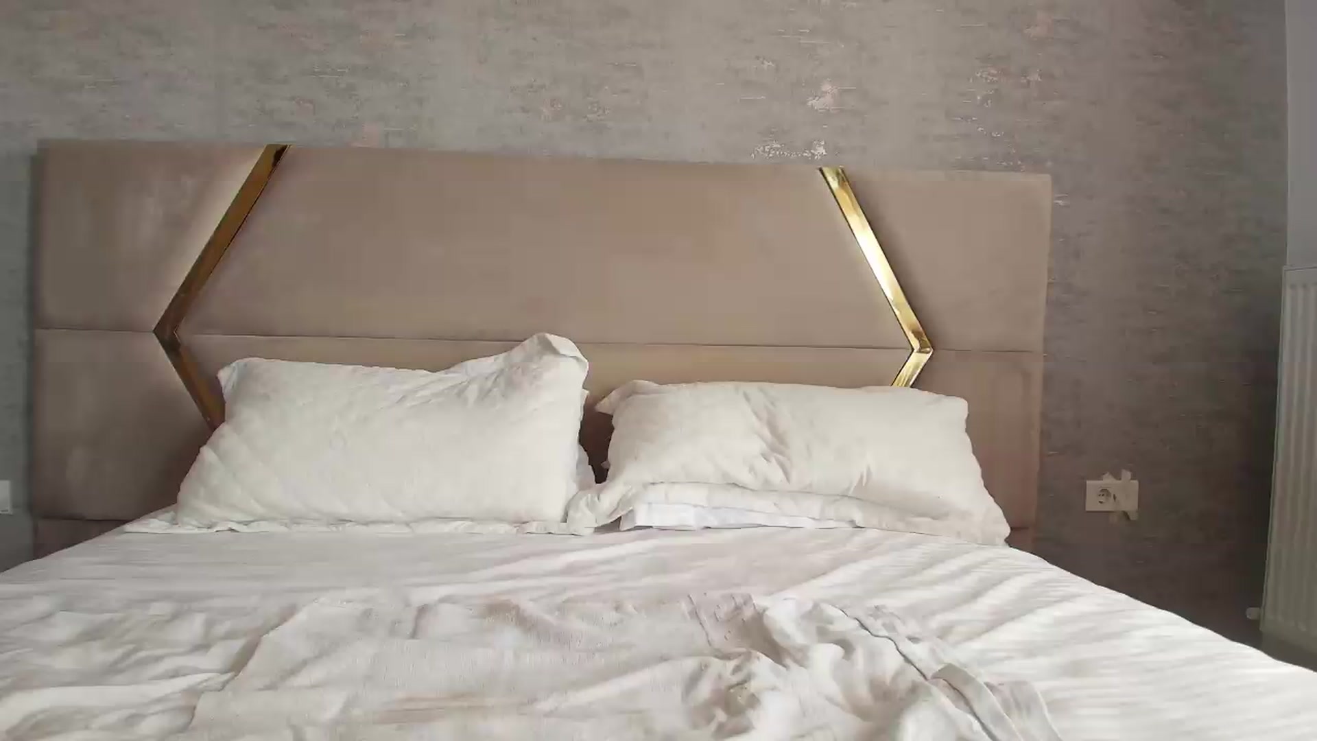 Gallery image thumbnail from Anne_Marieee's myfreecams stream on, 09/08/2026, 11:23 image 7 of 20