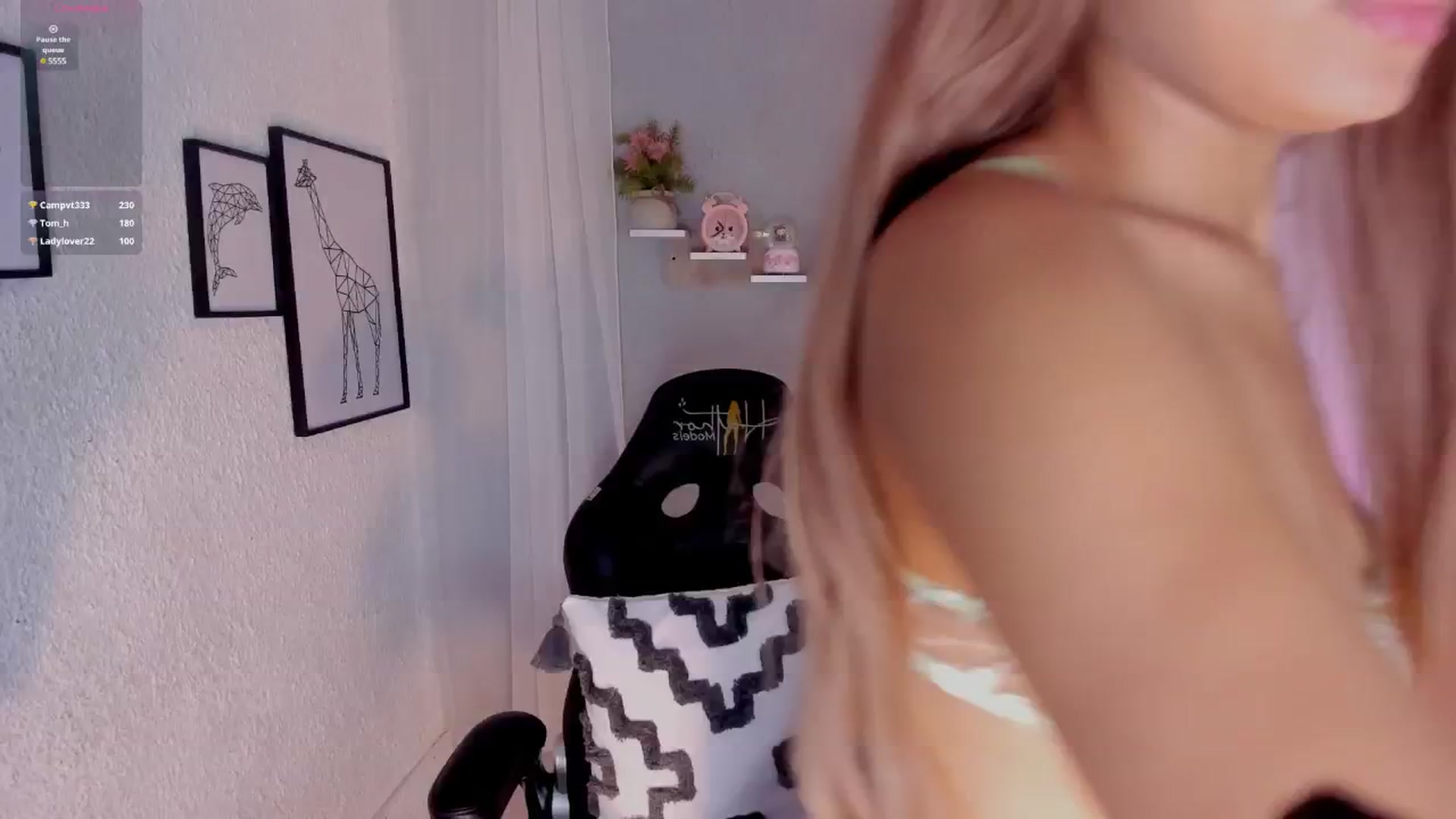 Gallery image thumbnail from Anne_caramelo's myfreecams stream on, 01/14/2025, 18:28 image 8 of 20