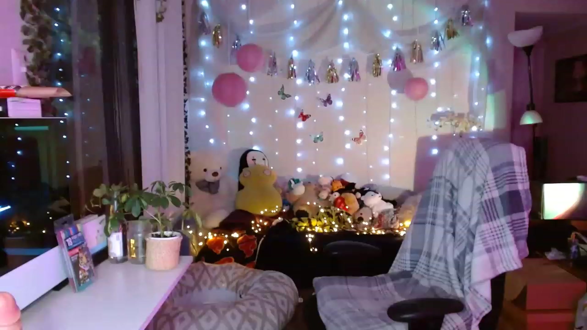 Gallery image thumbnail from Anne_mfc's myfreecams stream on, 07/28/2023, 07:21 image 6 of 20