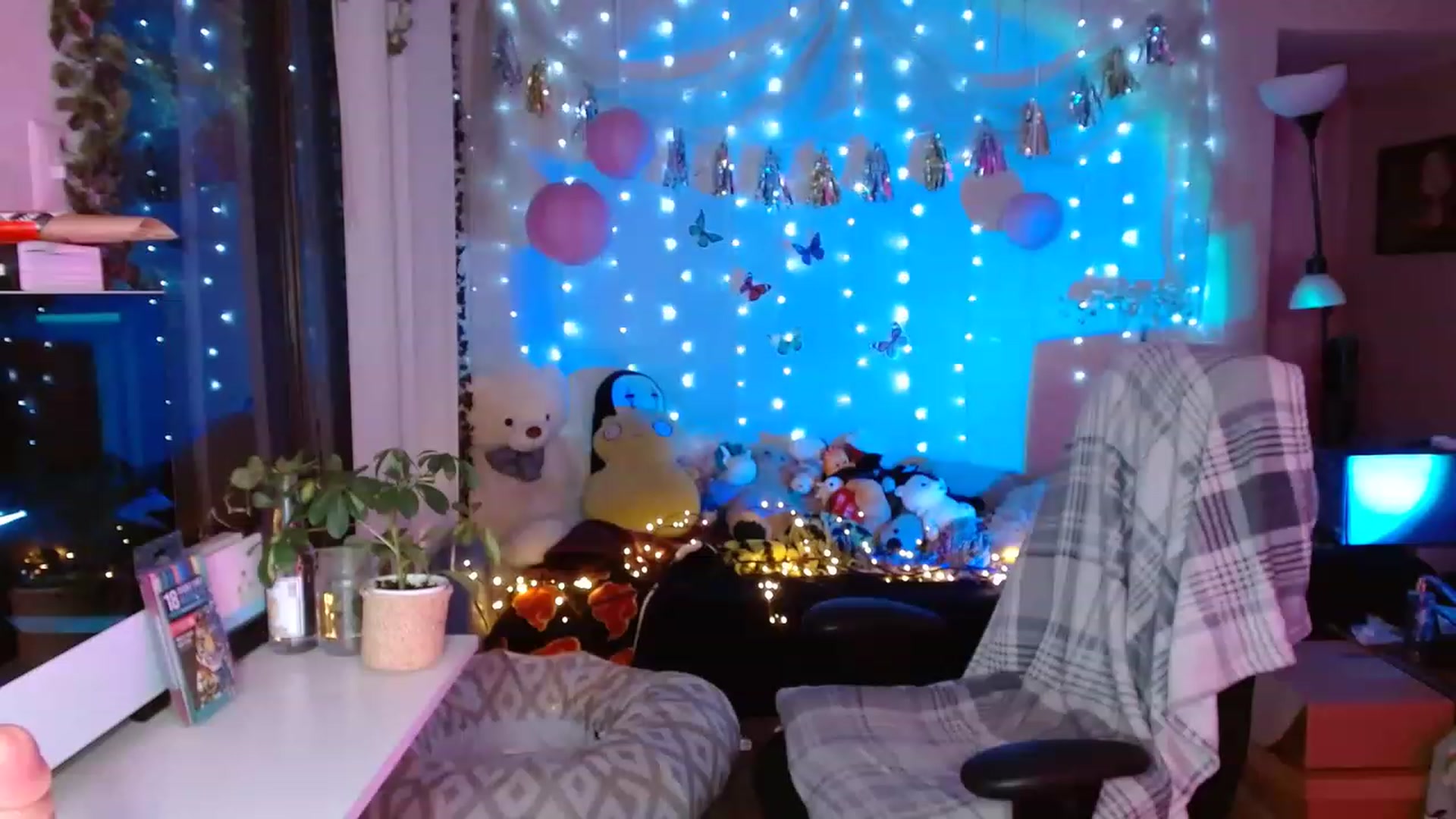 Gallery image thumbnail from Anne_mfc's myfreecams stream on, 07/28/2023, 07:21 image 7 of 20