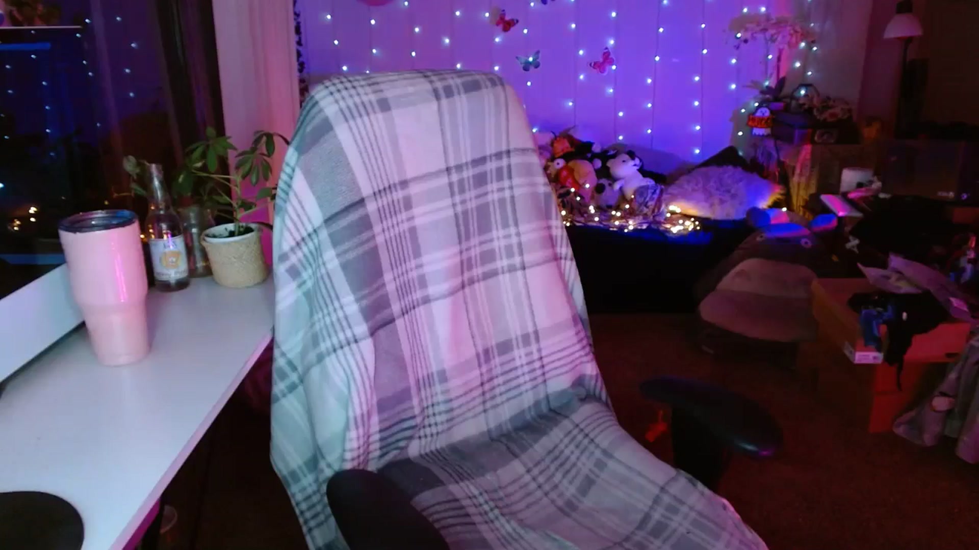 Gallery image thumbnail from Anne_mfc's myfreecams stream on, 09/03/2023, 07:23 image 10 of 20