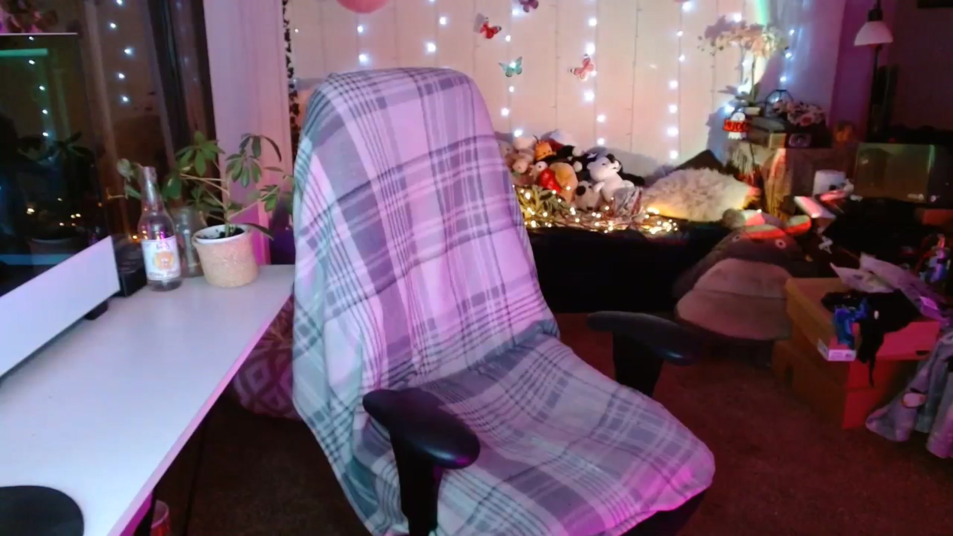Gallery image thumbnail from Anne_mfc's myfreecams stream on, 09/03/2023, 07:48 image 13 of 20