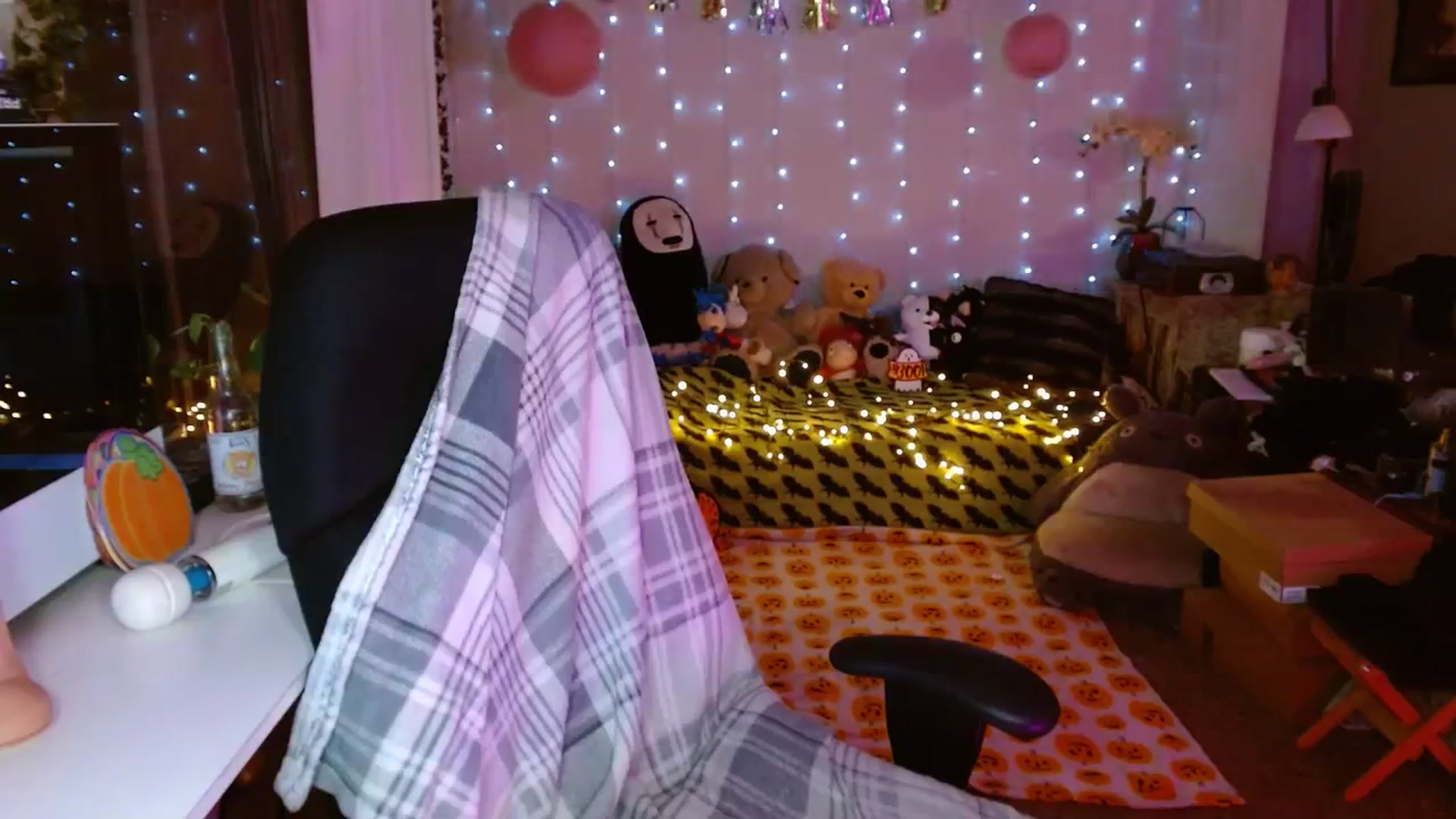 Gallery image thumbnail from Anne_mfc's myfreecams stream on, 09/06/2023, 08:07 image 15 of 20