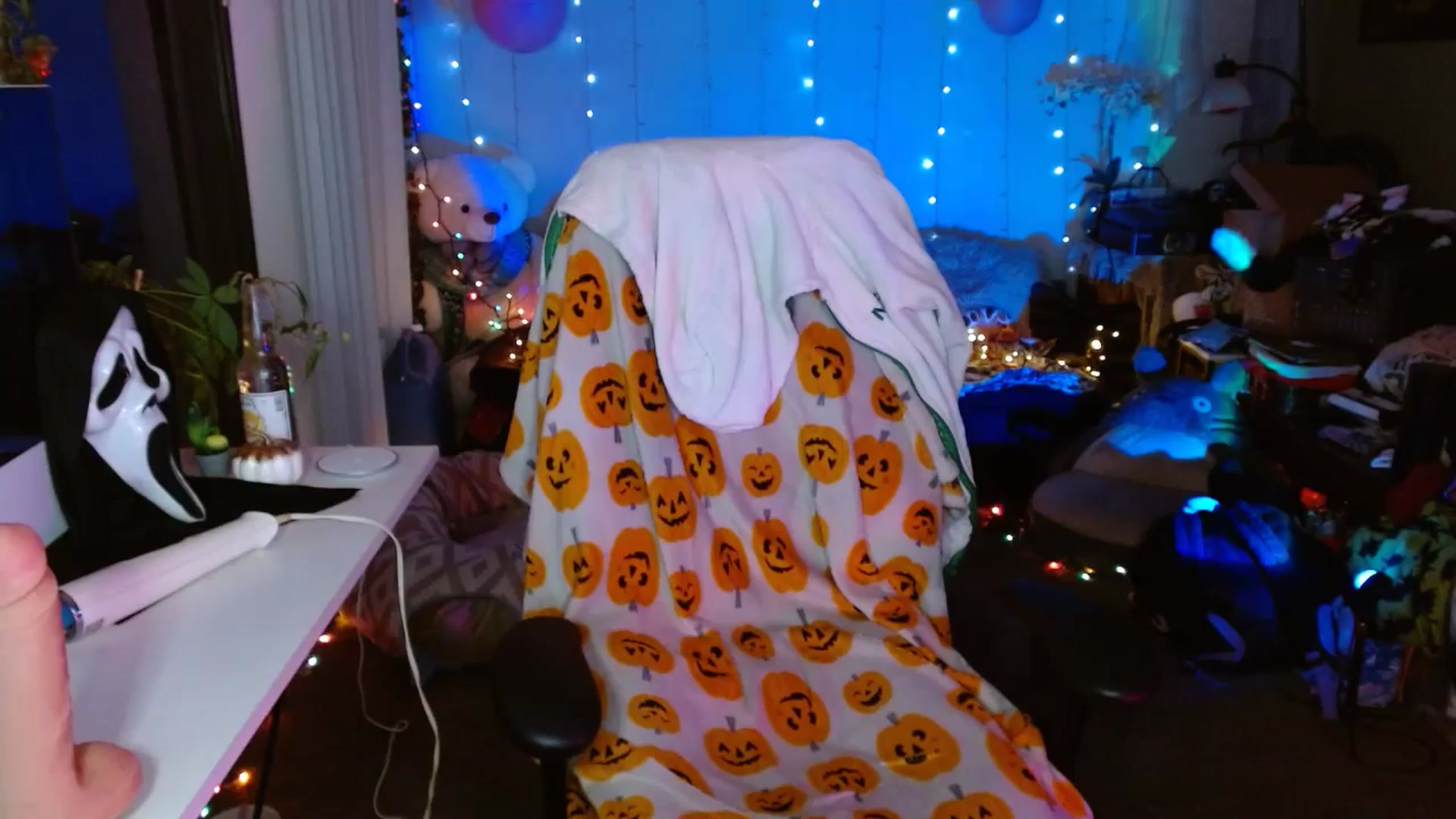 Gallery image thumbnail from Anne_mfc's myfreecams stream on, 10/31/2024, 08:29 image 18 of 20