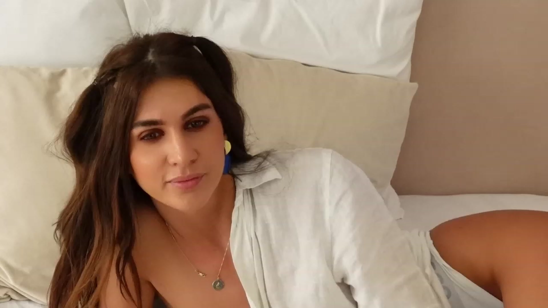 Gallery image thumbnail from AnnebelleRose's myfreecams stream on, 05/19/2023, 11:46 image 16 of 20