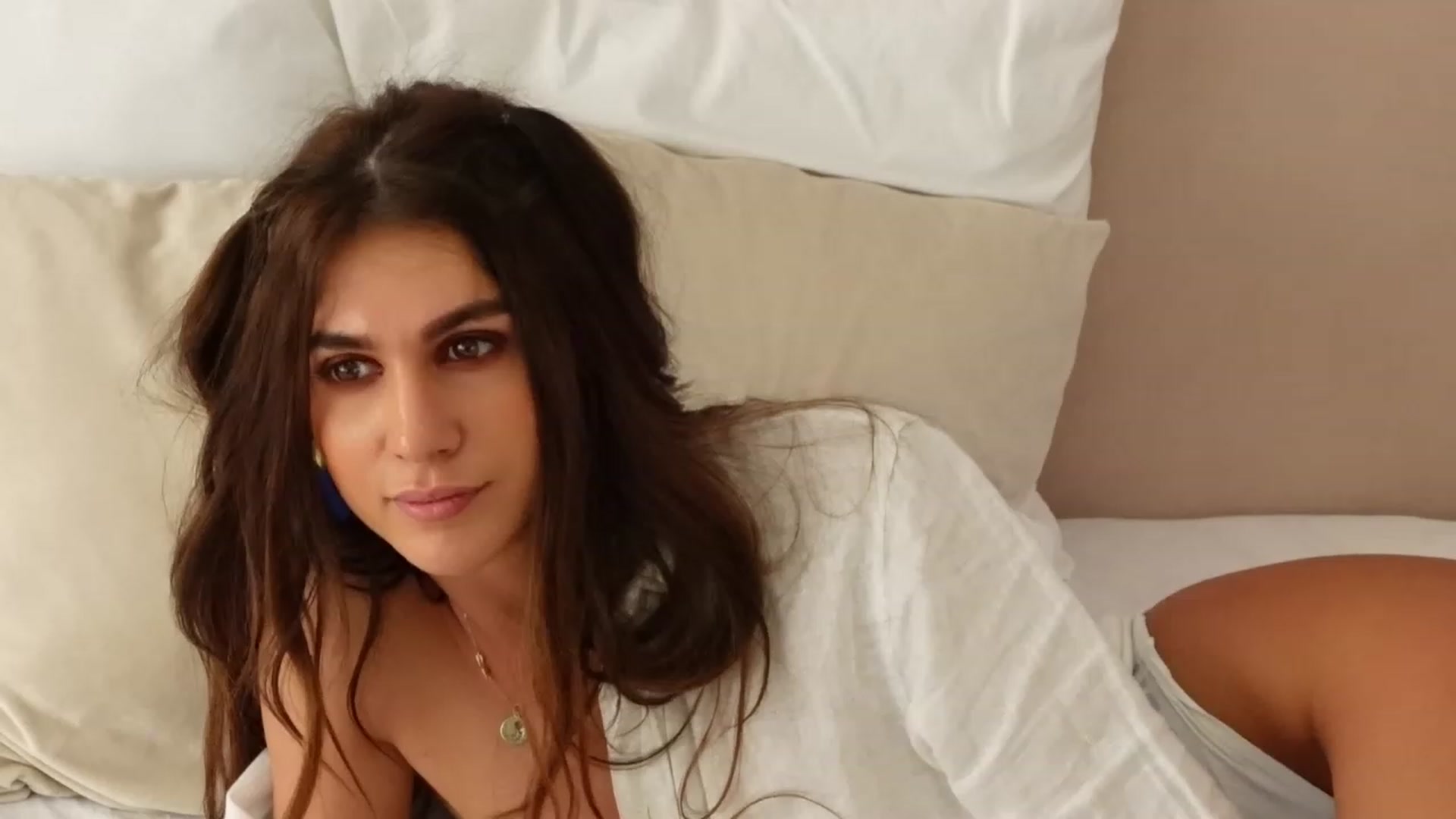 Gallery image thumbnail from AnnebelleRose's myfreecams stream on, 05/19/2023, 11:46 image 14 of 20