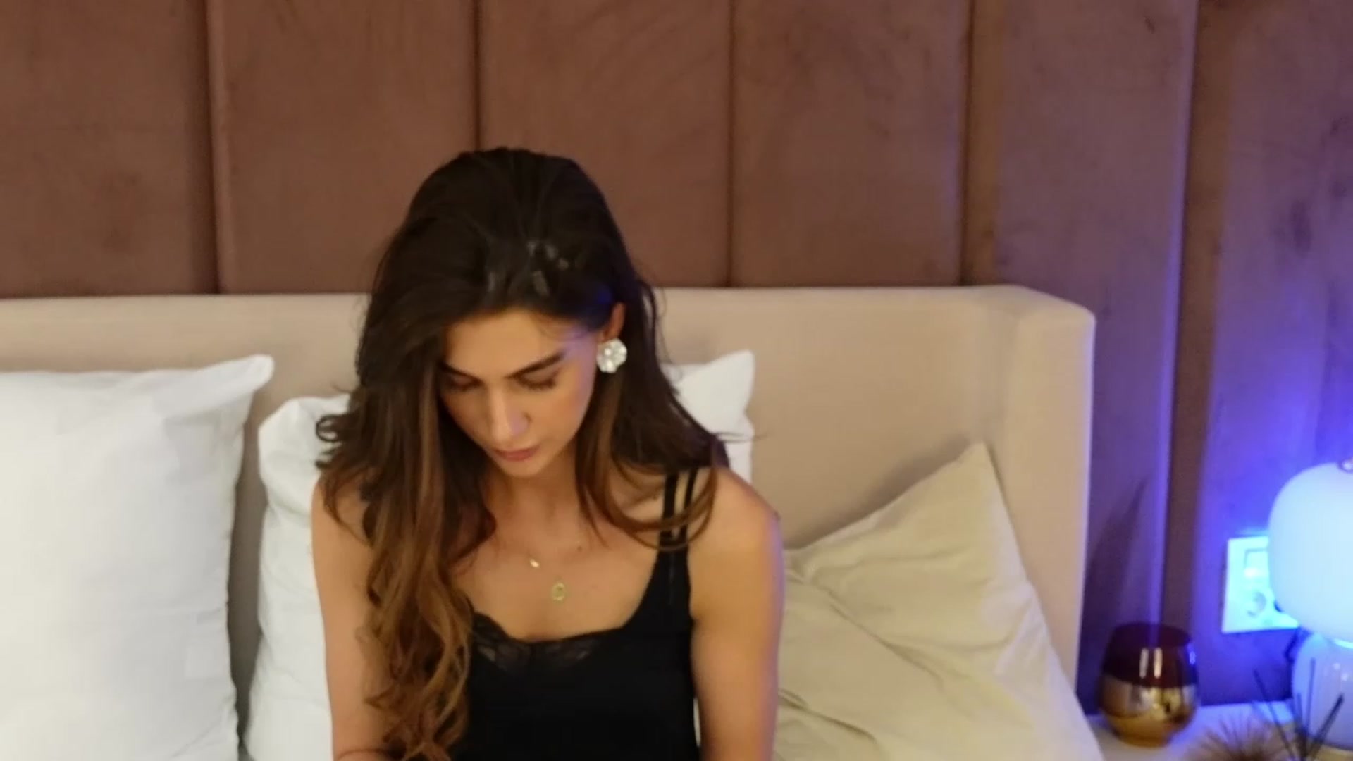 Gallery image thumbnail from AnnebelleRose's myfreecams stream on, 05/21/2023, 06:41 image 20 of 20