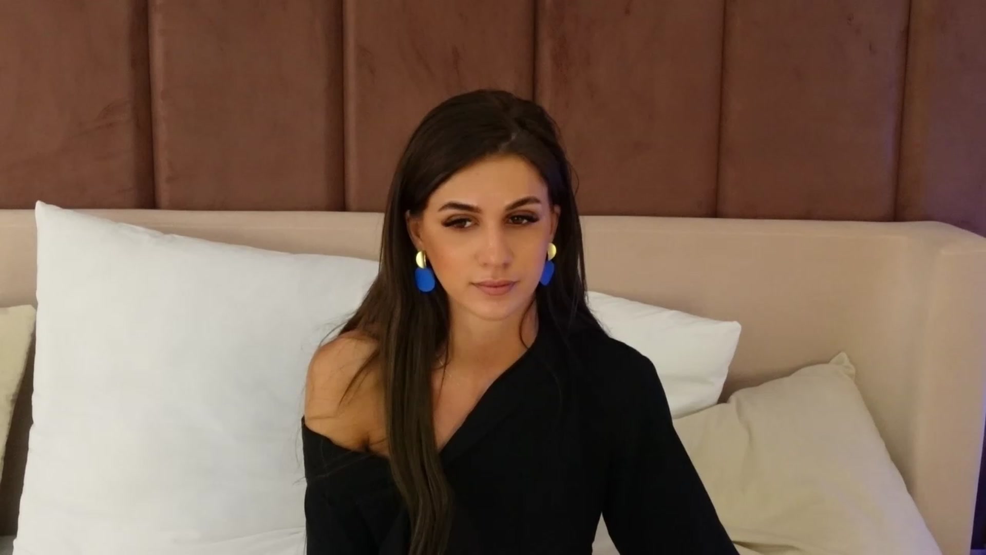 Gallery image thumbnail from AnnebelleRose's myfreecams stream on, 05/29/2023, 11:10 image 10 of 20