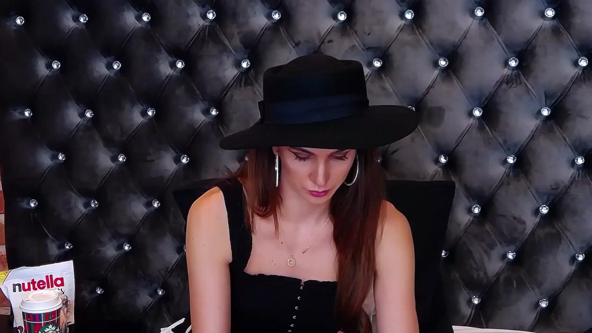 Gallery image thumbnail from AnnebelleRose's myfreecams stream on, 12/20/2023, 09:22 image 1 of 20