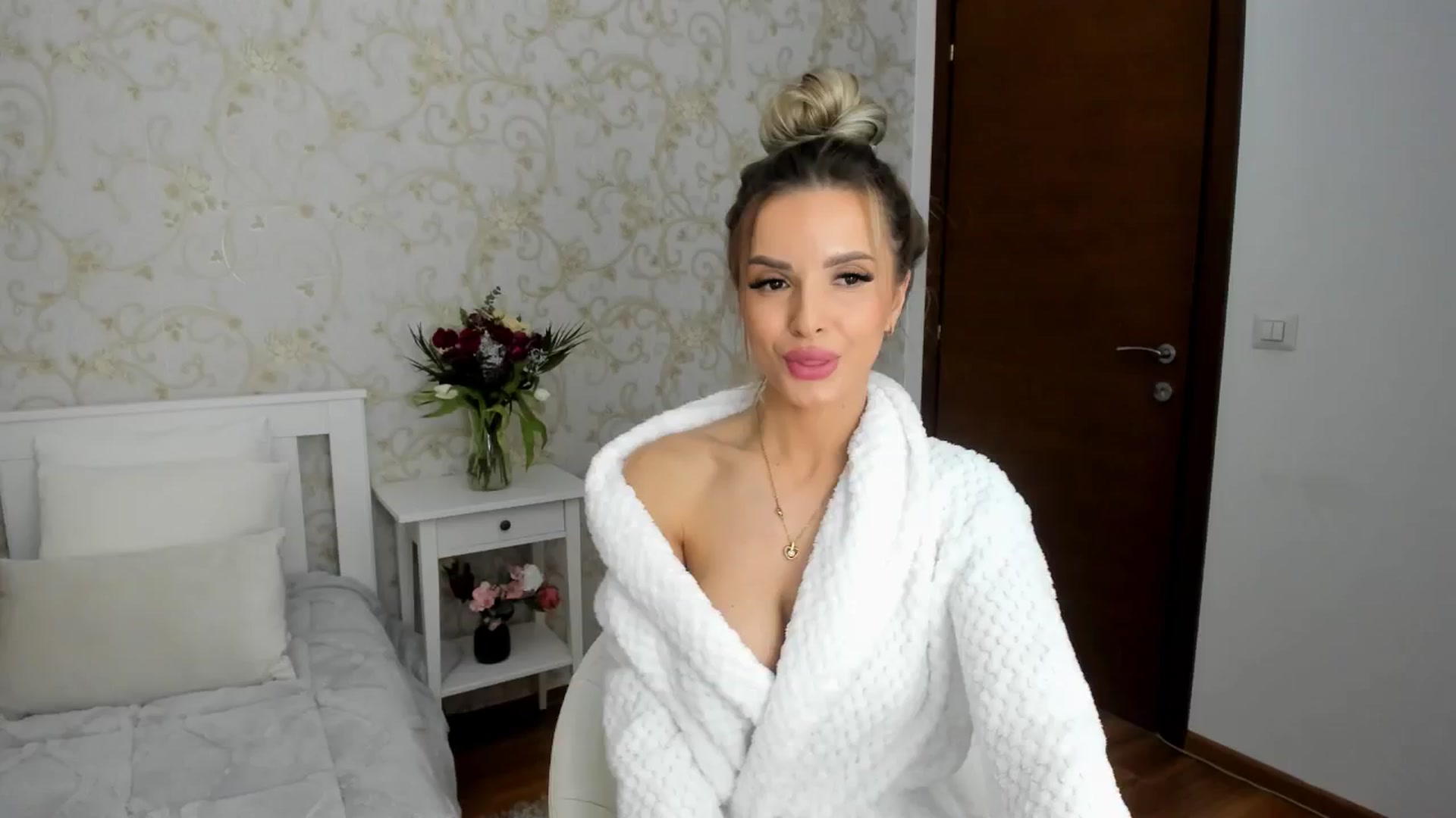 Gallery image thumbnail from Anneexx's myfreecams stream on, 03/03/2025, 10:31 image 4 of 20